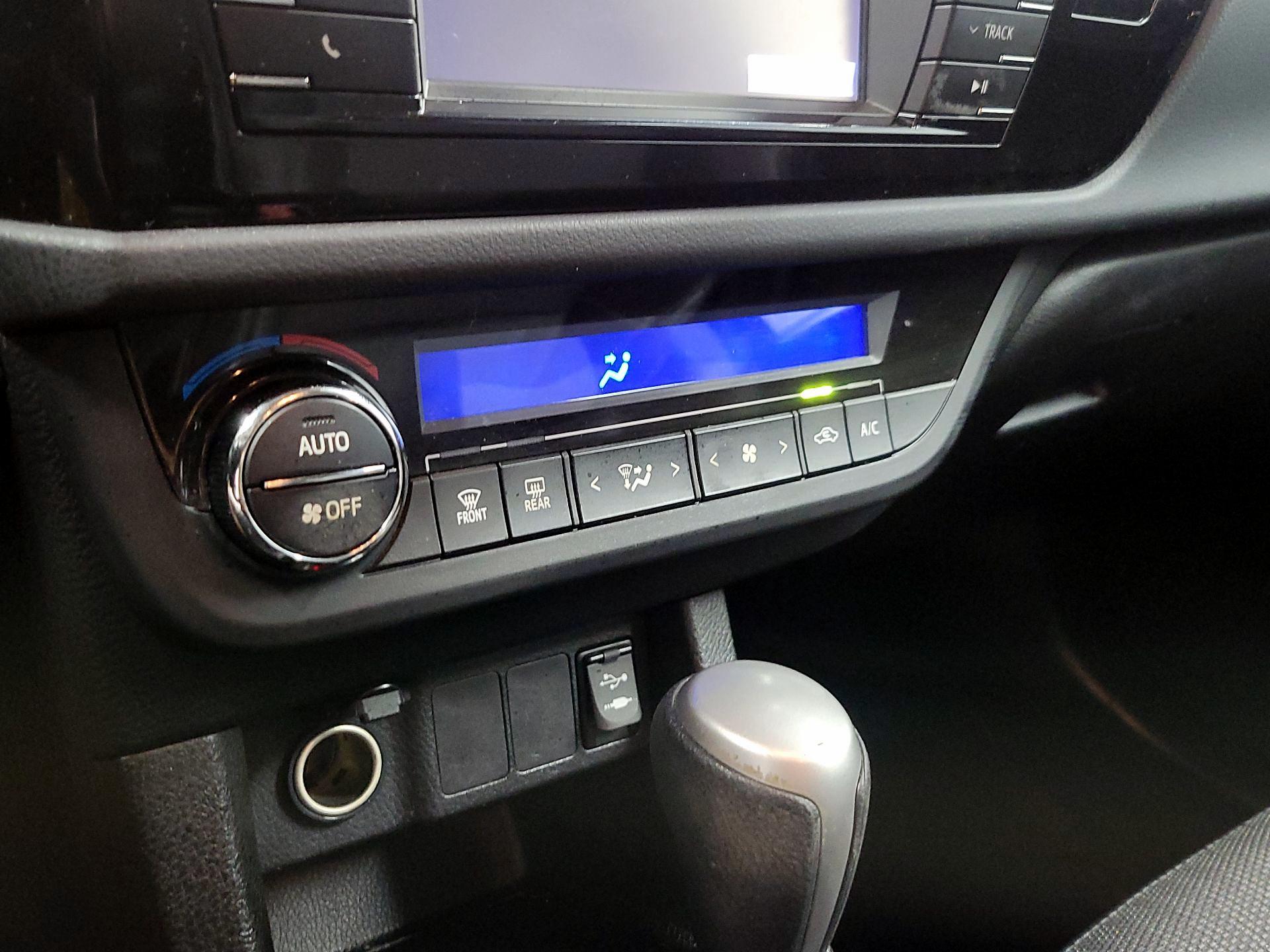 Thumbnail: 2015 Toyota Corolla - 16