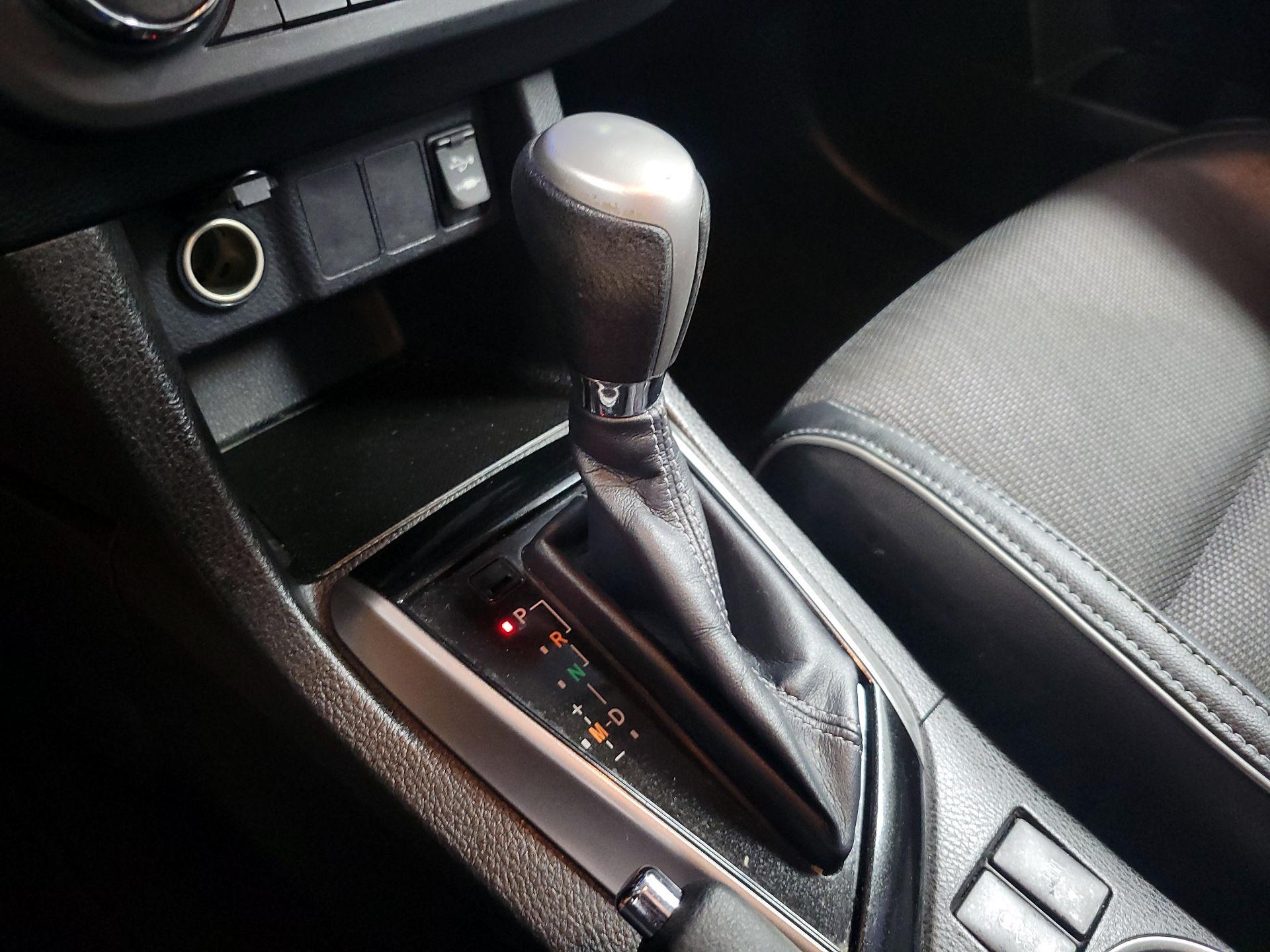 Thumbnail: 2015 Toyota Corolla - 17