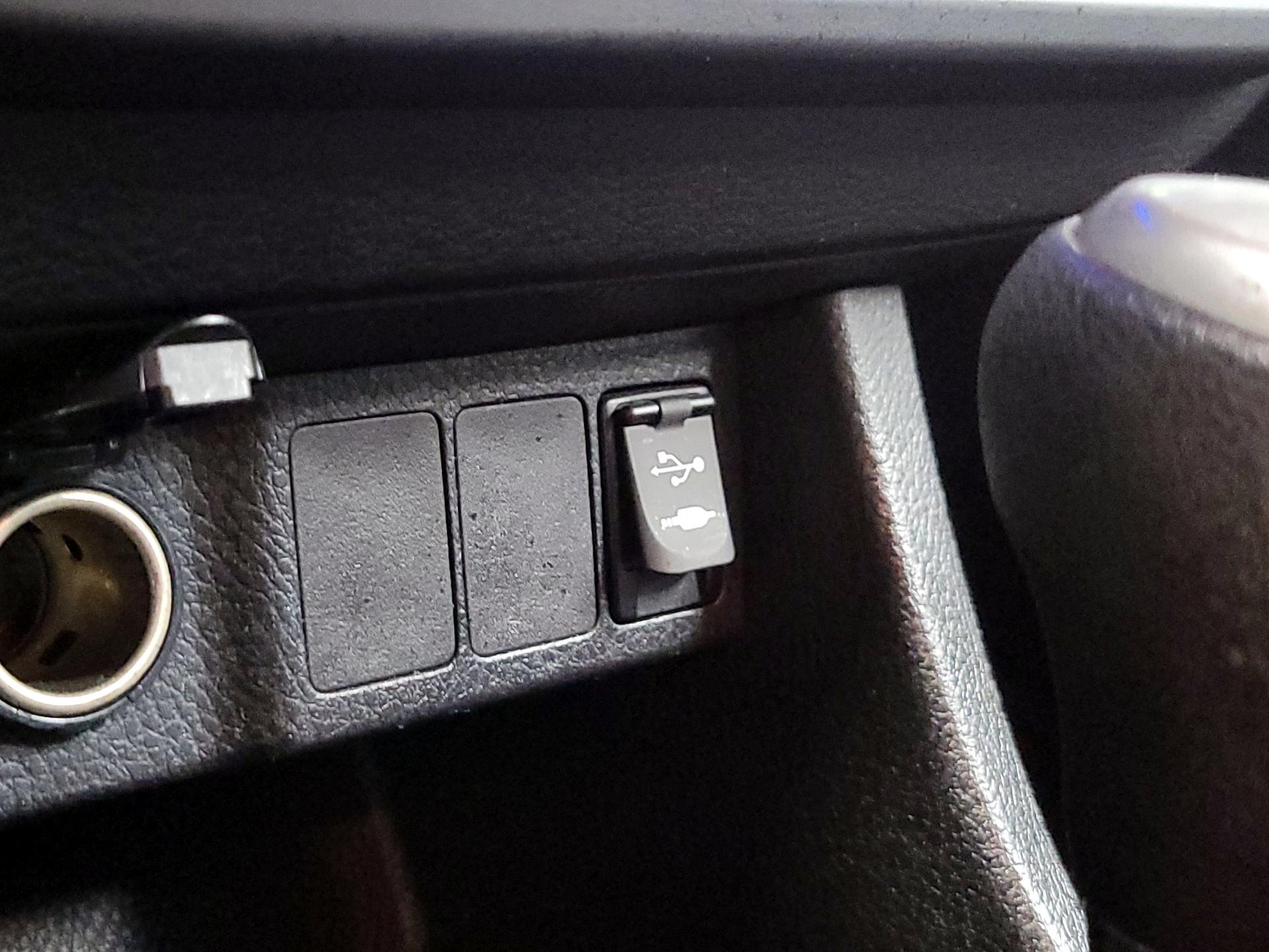 Thumbnail: 2015 Toyota Corolla - 18