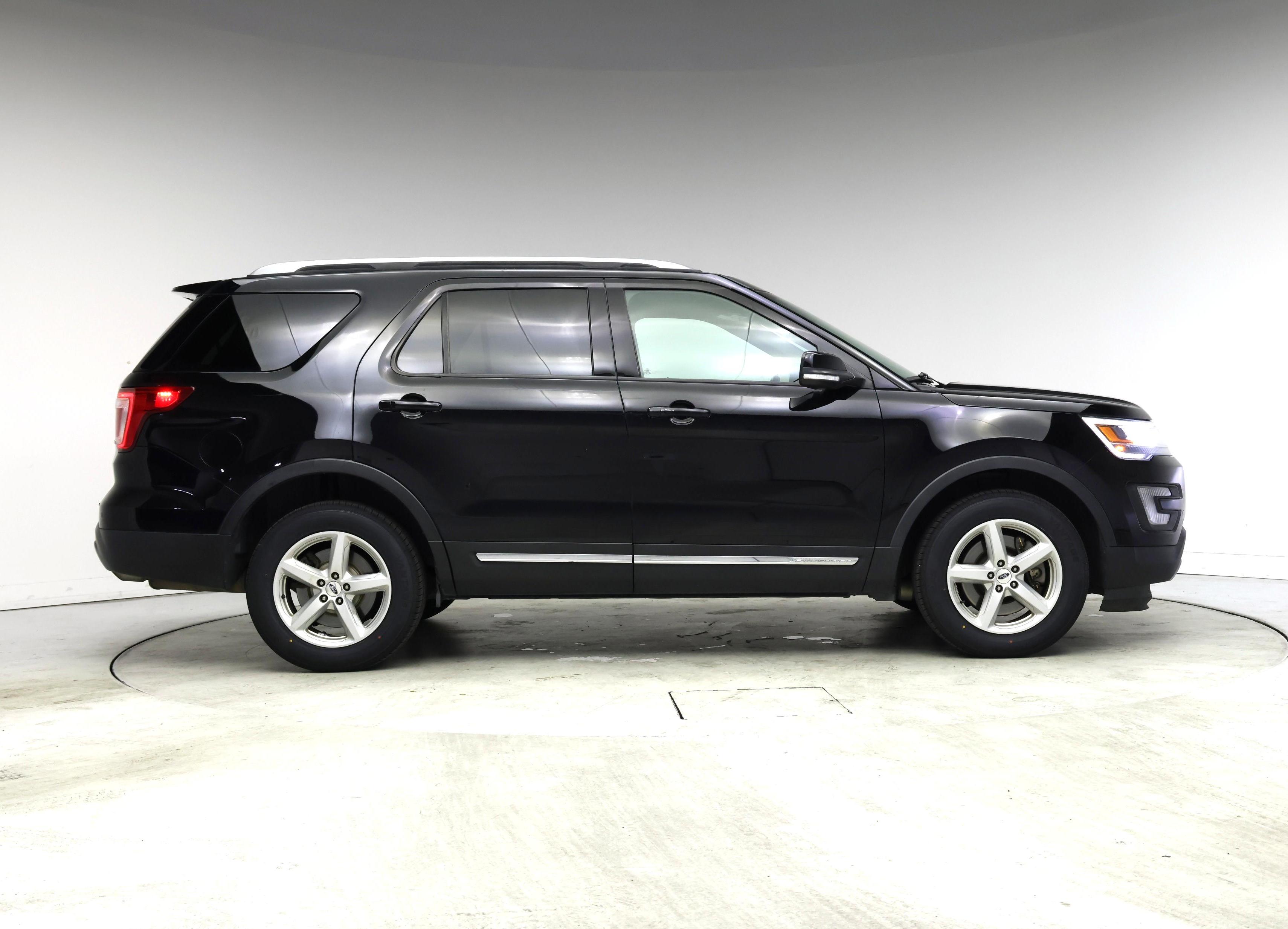 Thumbnail: 2017 Ford Explorer - 7