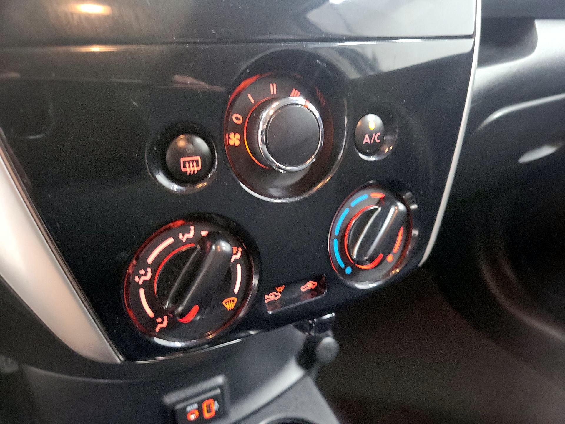 Thumbnail: 2018 Nissan Versa Note - 16
