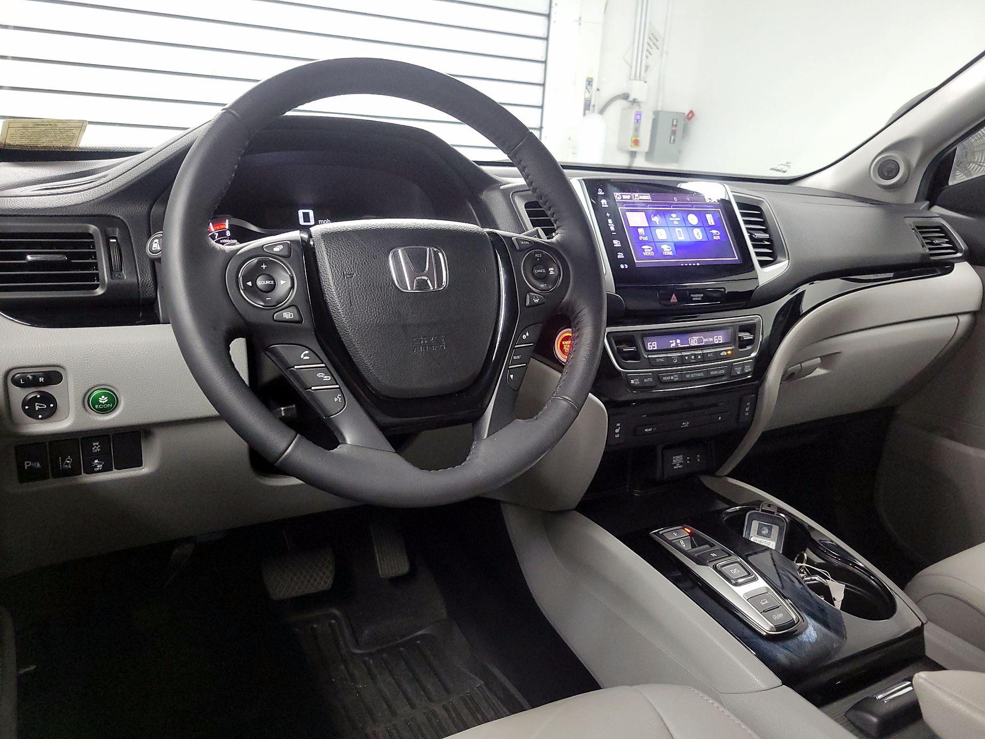 Thumbnail: 2018 Honda Pilot - 9