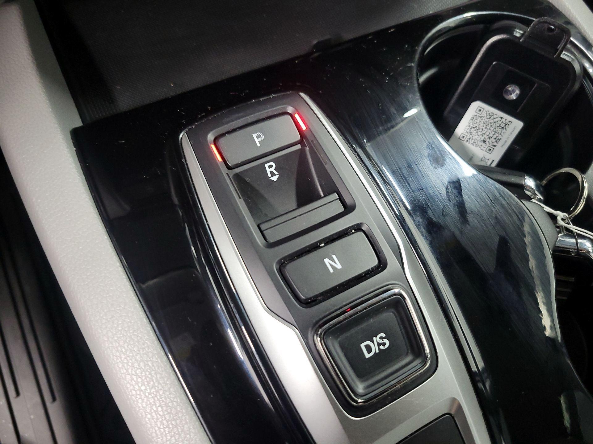 Thumbnail: 2018 Honda Pilot - 15