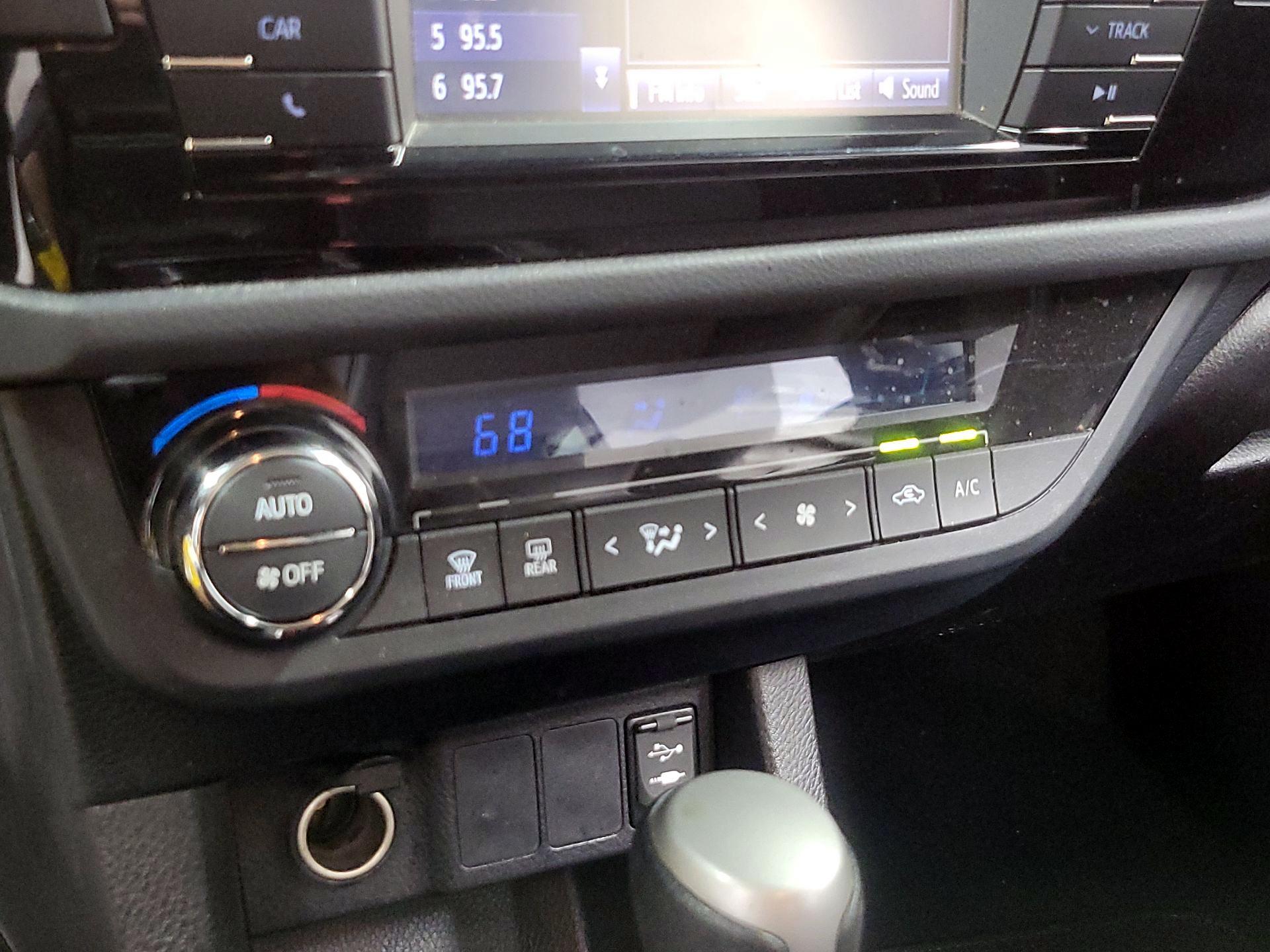 Thumbnail: 2016 Toyota Corolla - 14