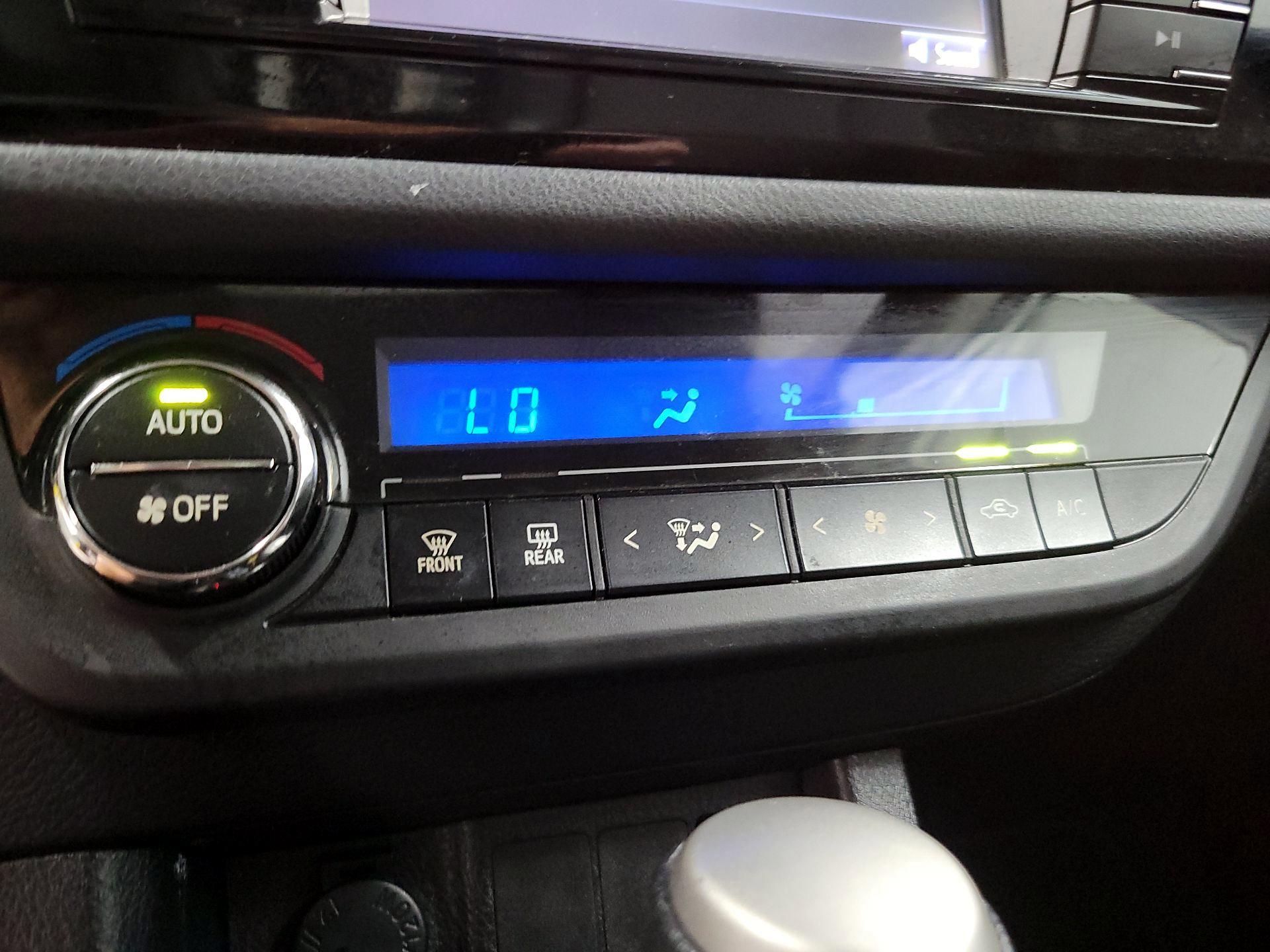 Thumbnail: 2014 Toyota Corolla - 16