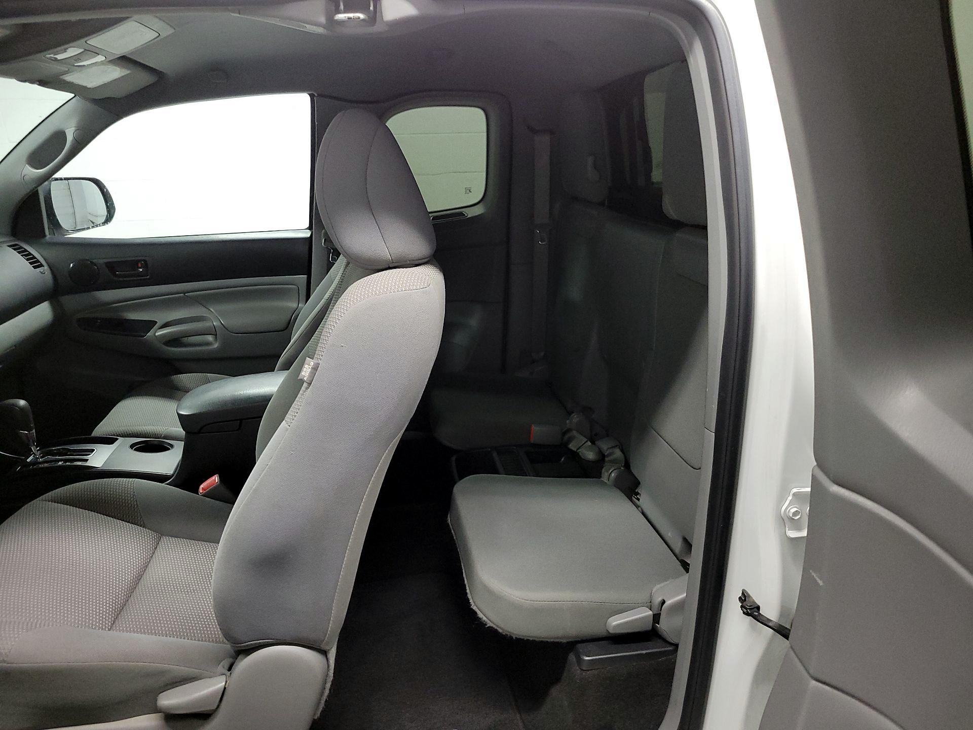 Thumbnail: 2014 Toyota Tacoma - 17