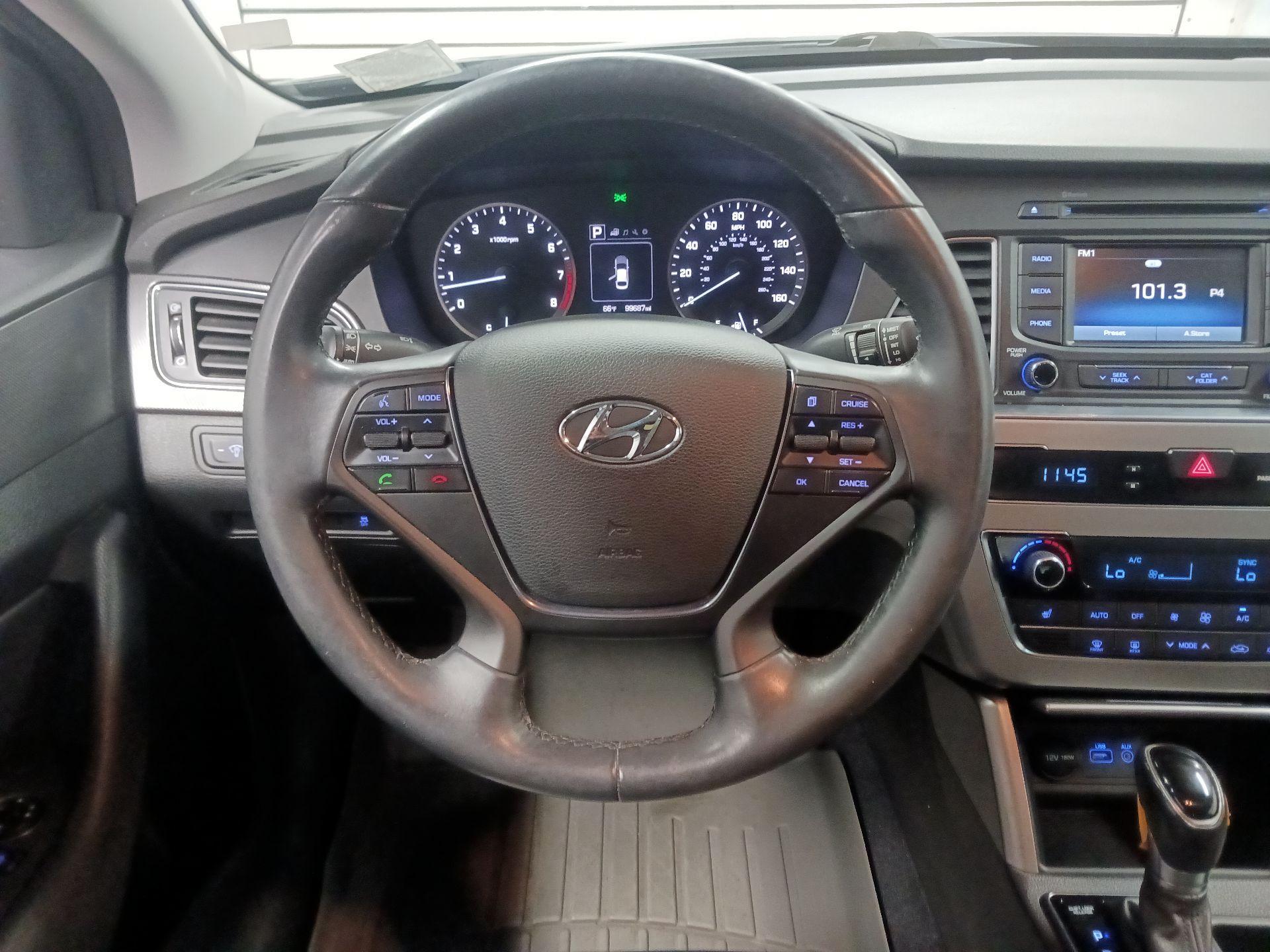 Thumbnail: 2015 Hyundai Sonata - 10