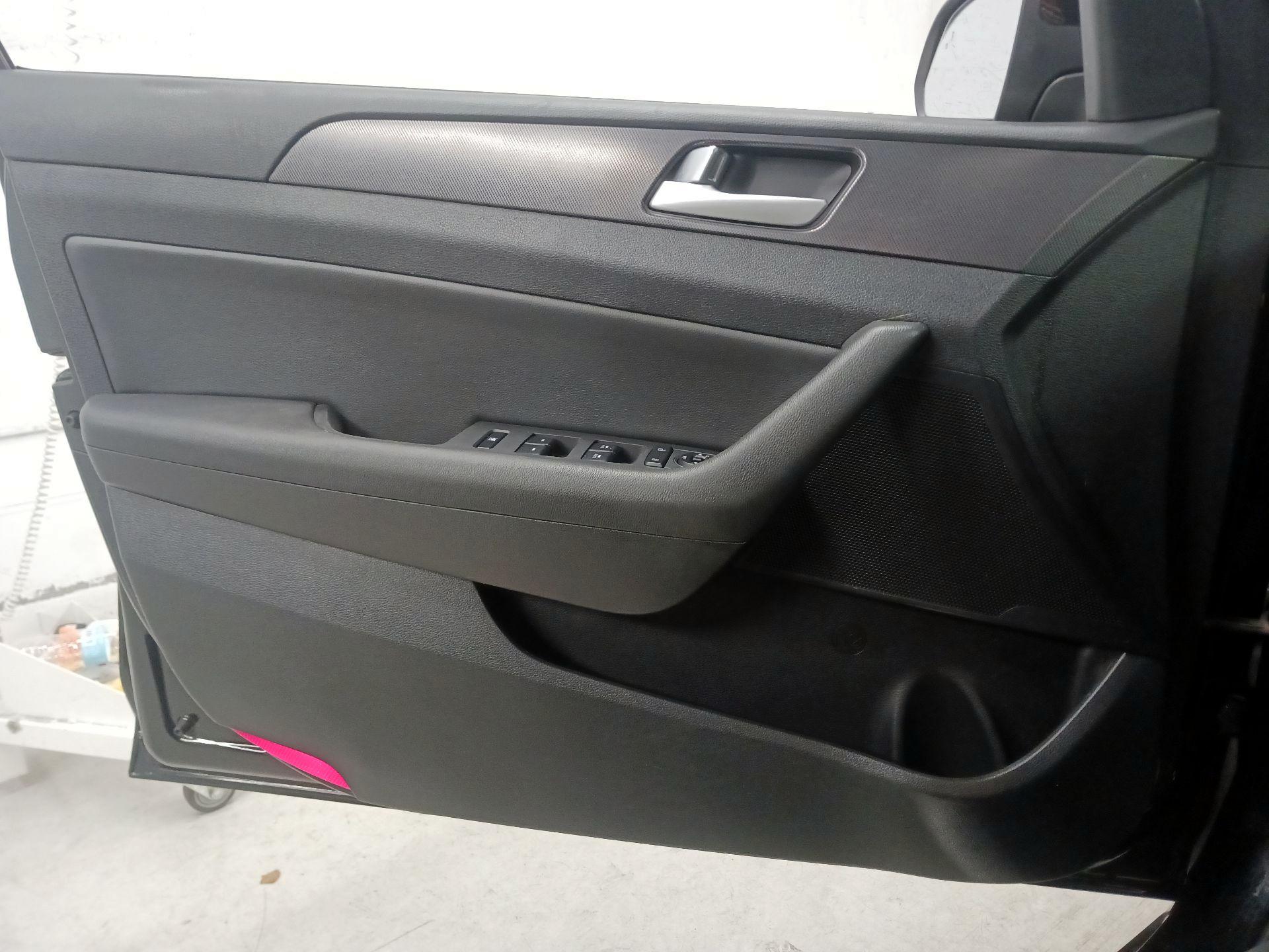 Thumbnail: 2015 Hyundai Sonata - 12