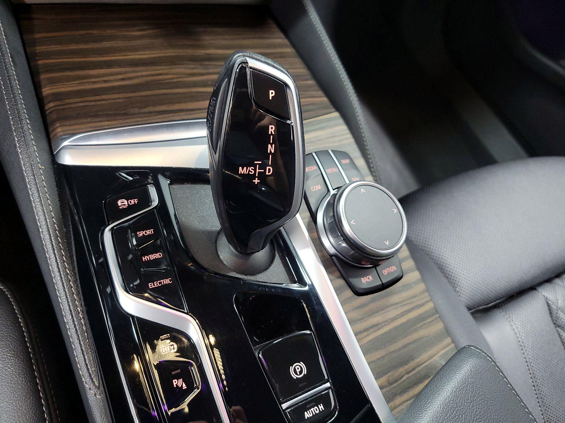 Thumbnail: 2023 BMW 5 Series - 16