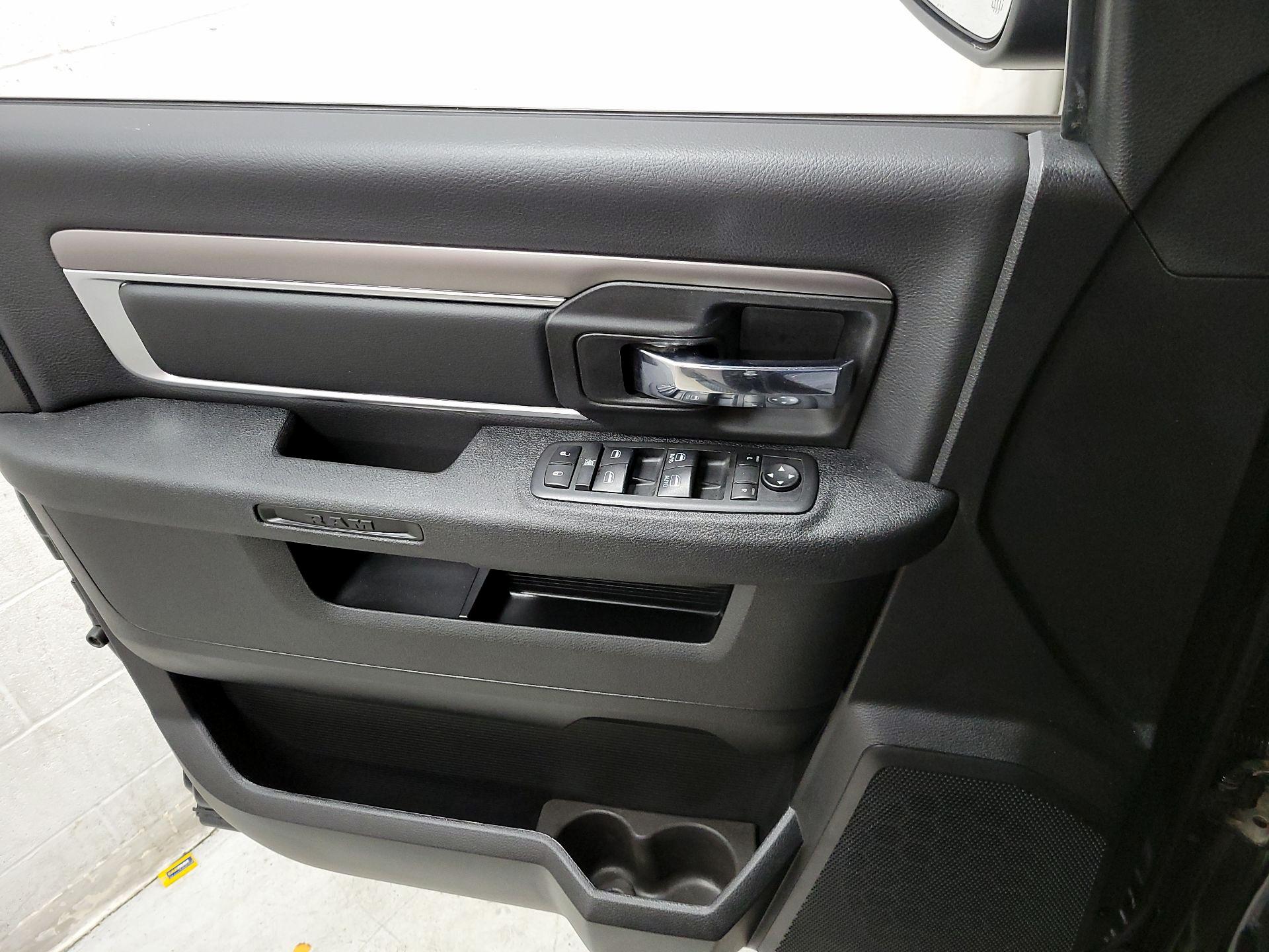 Thumbnail: 2021 RAM 1500 Classic - 12