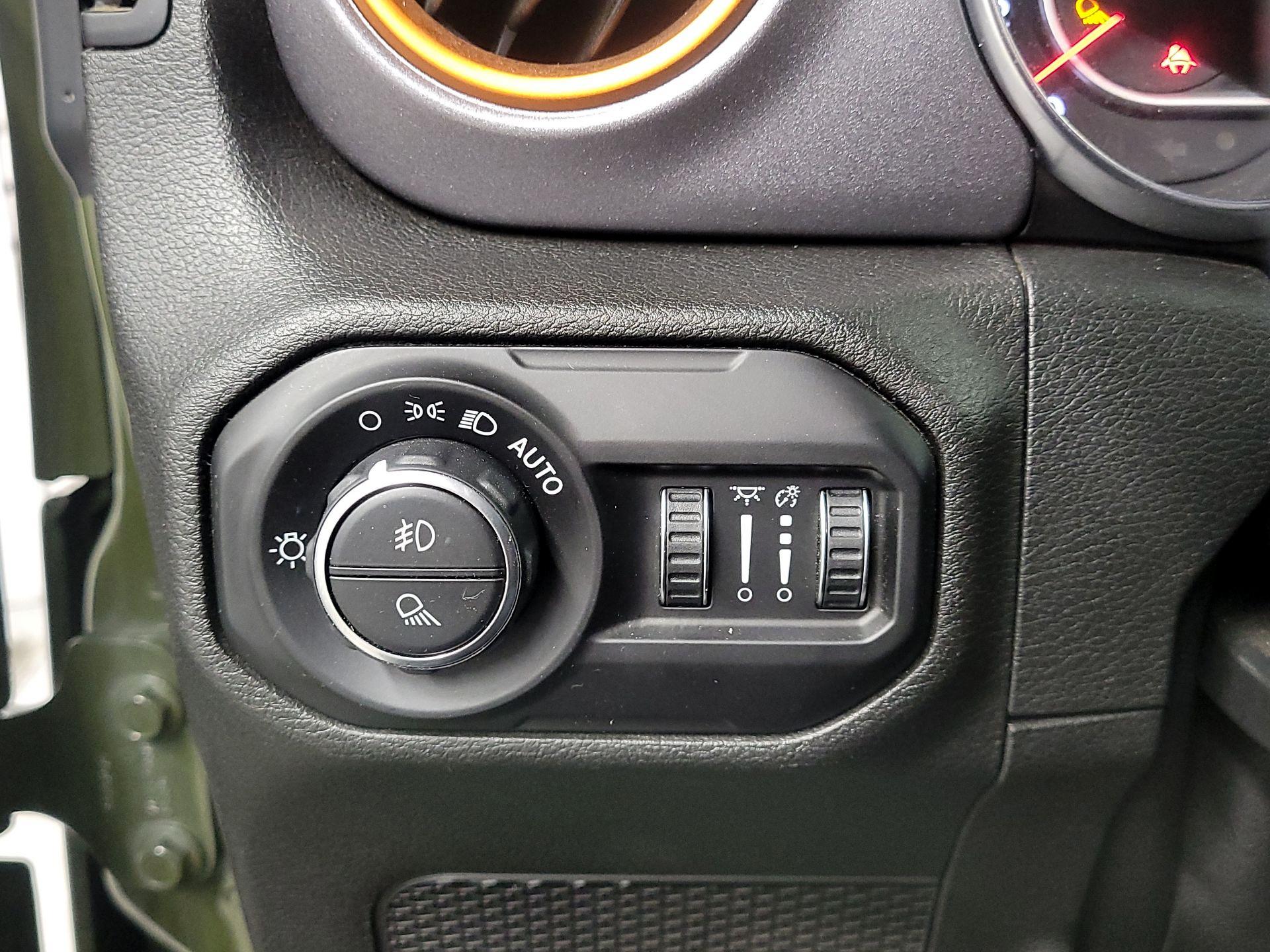 Thumbnail: 2021 Jeep Gladiator - 13