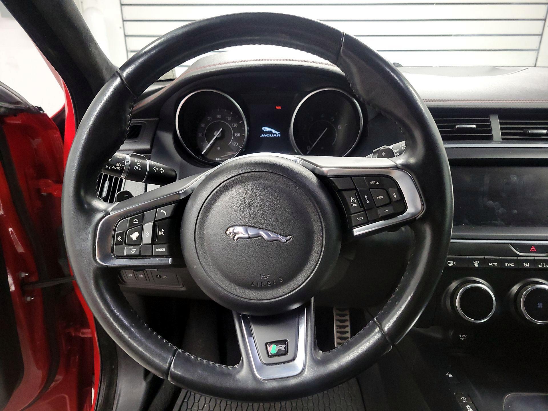 Thumbnail: 2018 Jaguar E-Pace - 10