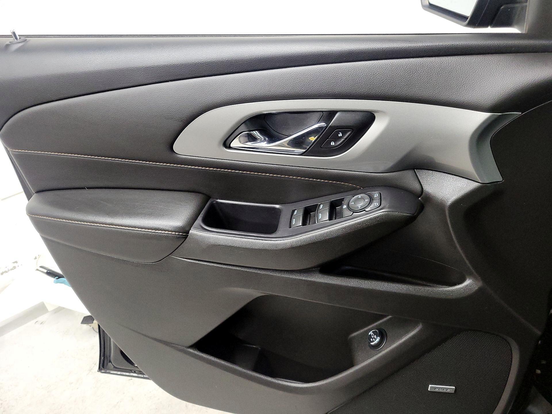 Thumbnail: 2021 Chevrolet Traverse - 12