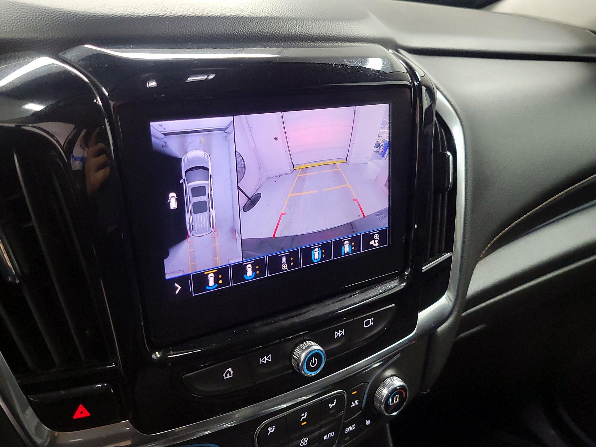 Thumbnail: 2021 Chevrolet Traverse - 14