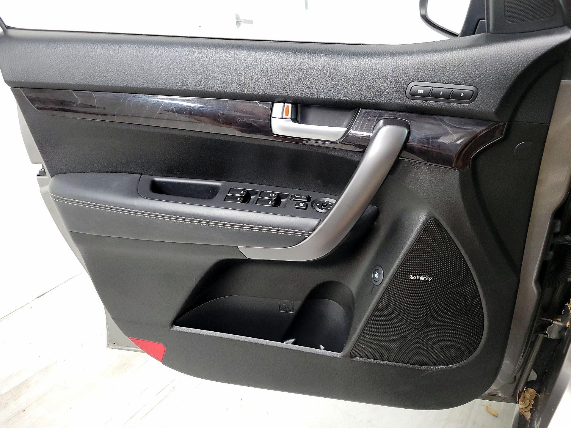 Thumbnail: 2014 Kia Sorento - 12