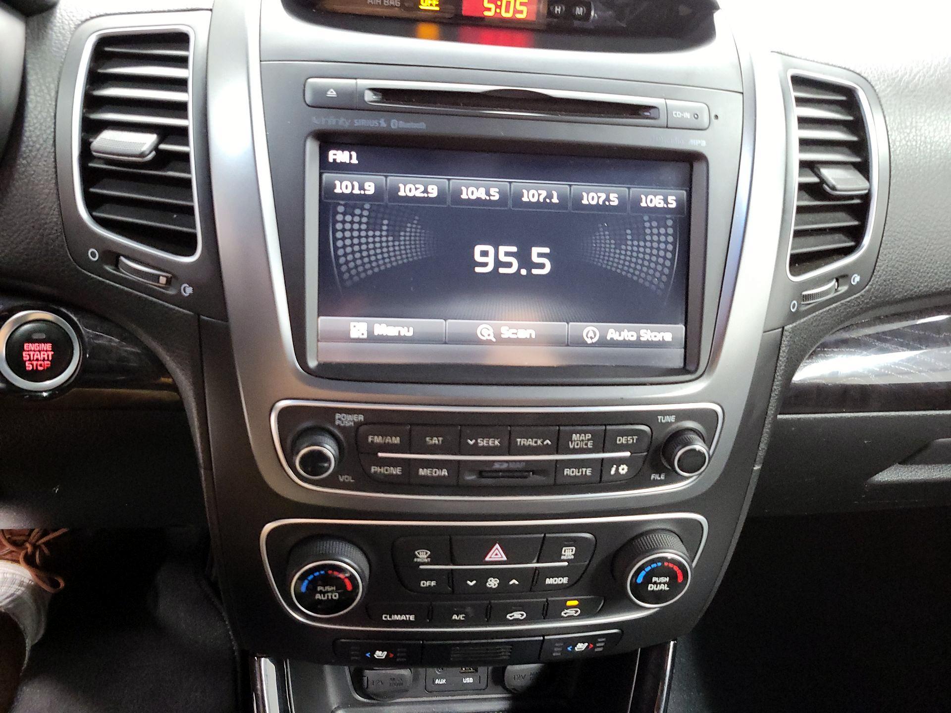 Thumbnail: 2014 Kia Sorento - 16