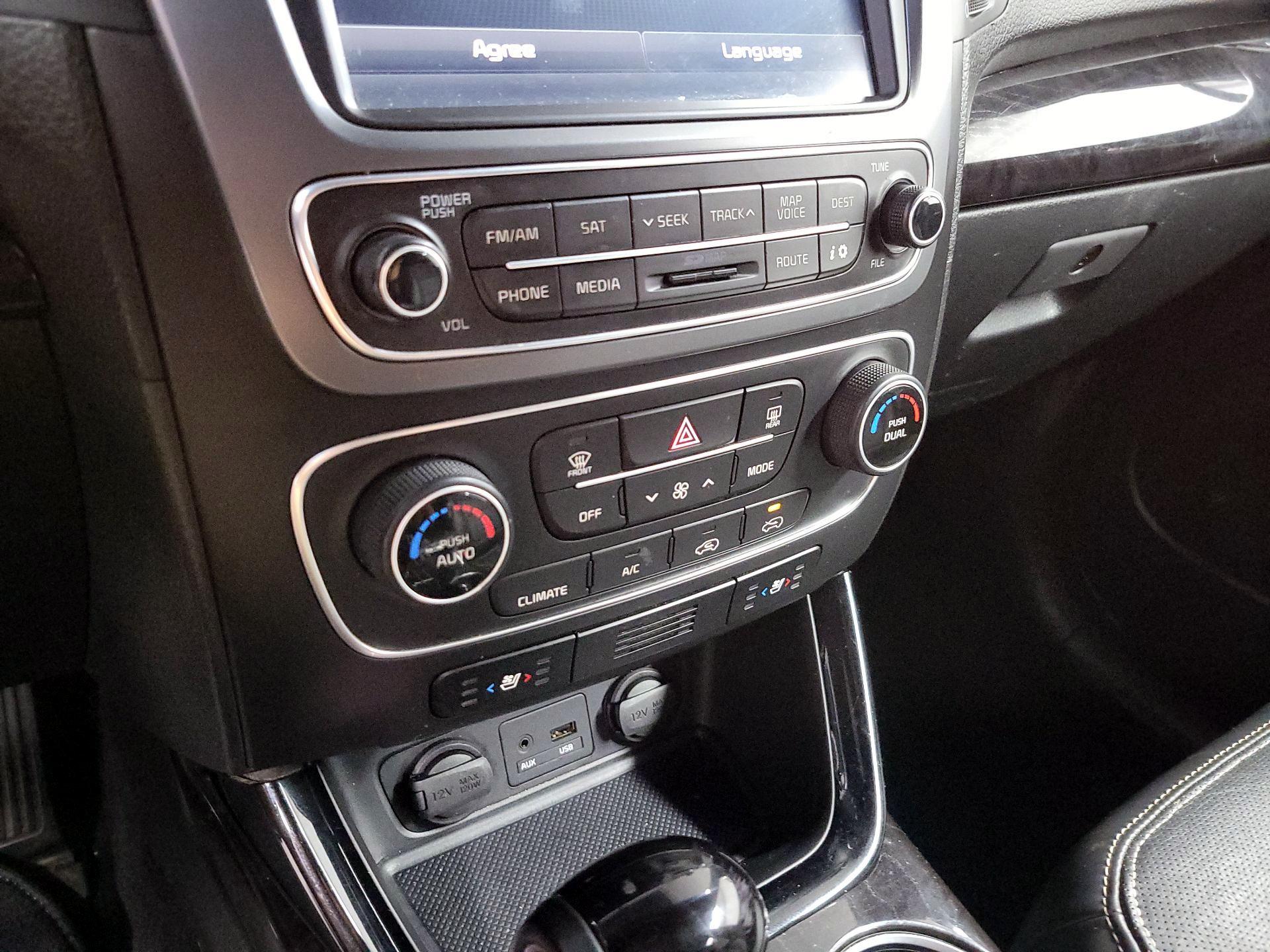 Thumbnail: 2014 Kia Sorento - 17