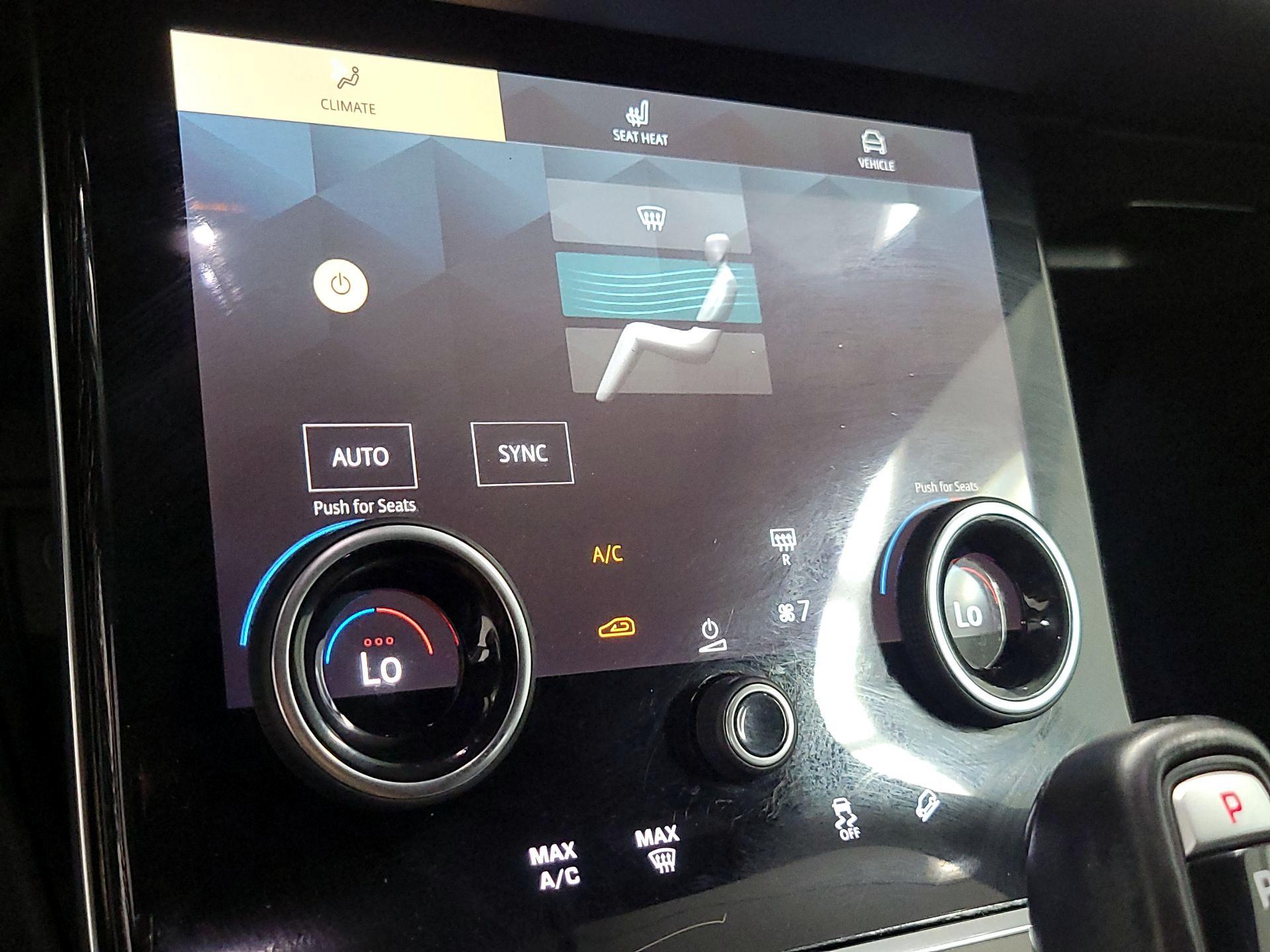 Thumbnail: 2022 Land Rover Range Rover Evoque - 15