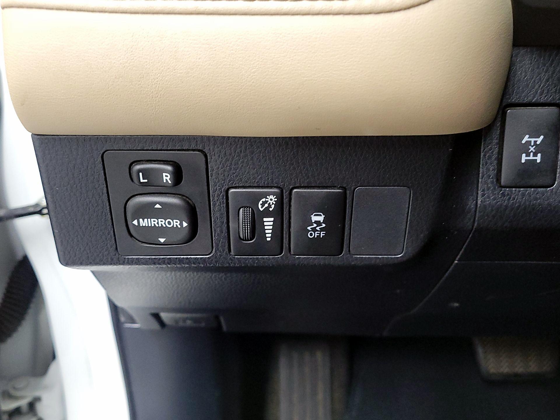 Thumbnail: 2014 Toyota RAV4 - 13