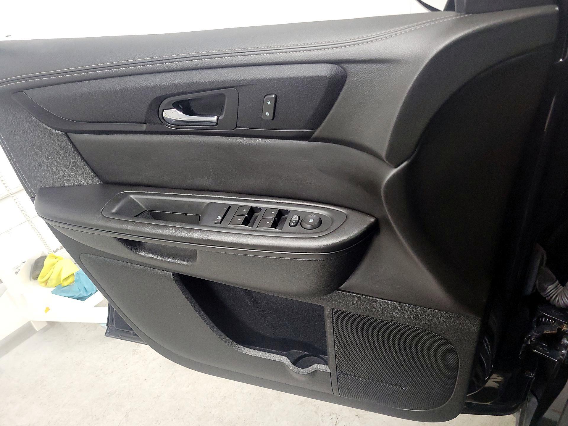 Thumbnail: 2015 Chevrolet Traverse - 12