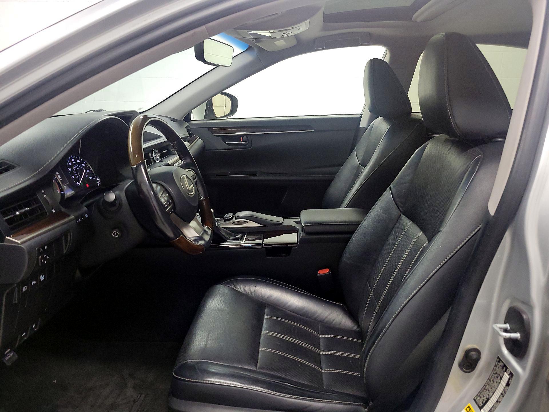 Thumbnail: 2016 Lexus ES - 11