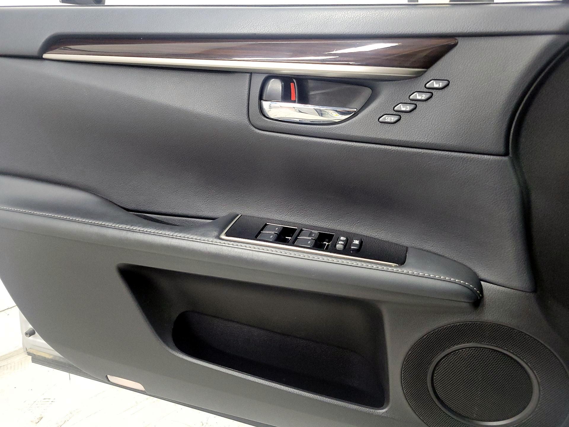 Thumbnail: 2016 Lexus ES - 12