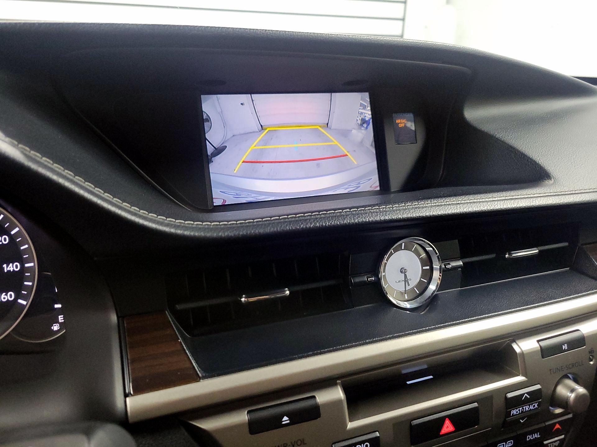 Thumbnail: 2016 Lexus ES - 14