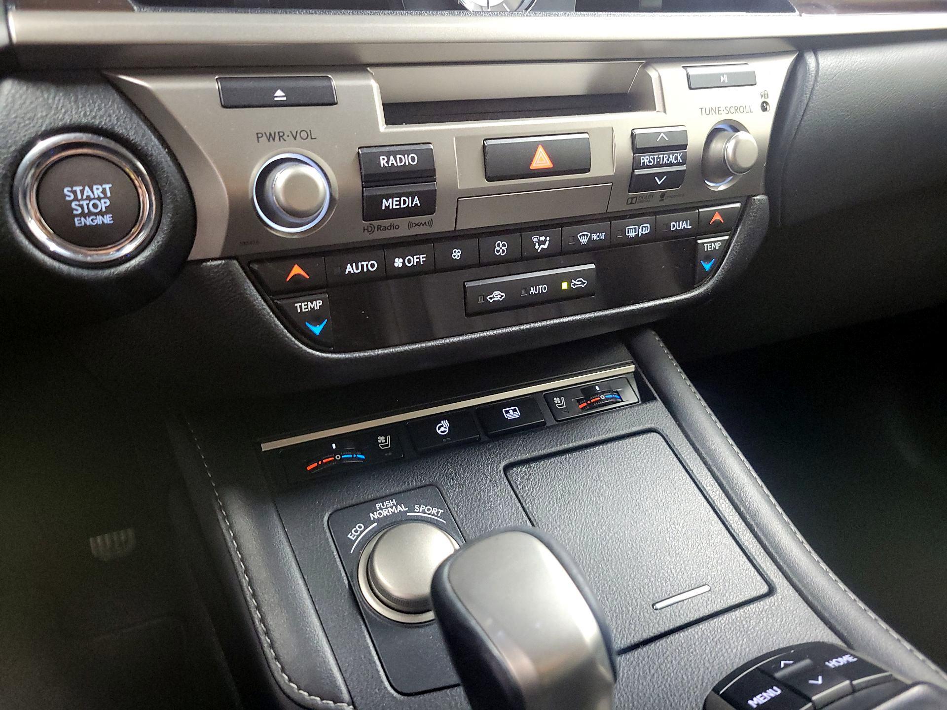 Thumbnail: 2016 Lexus ES - 16