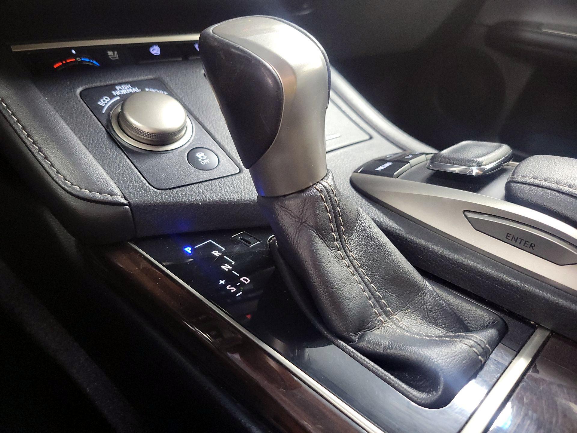 Thumbnail: 2016 Lexus ES - 17