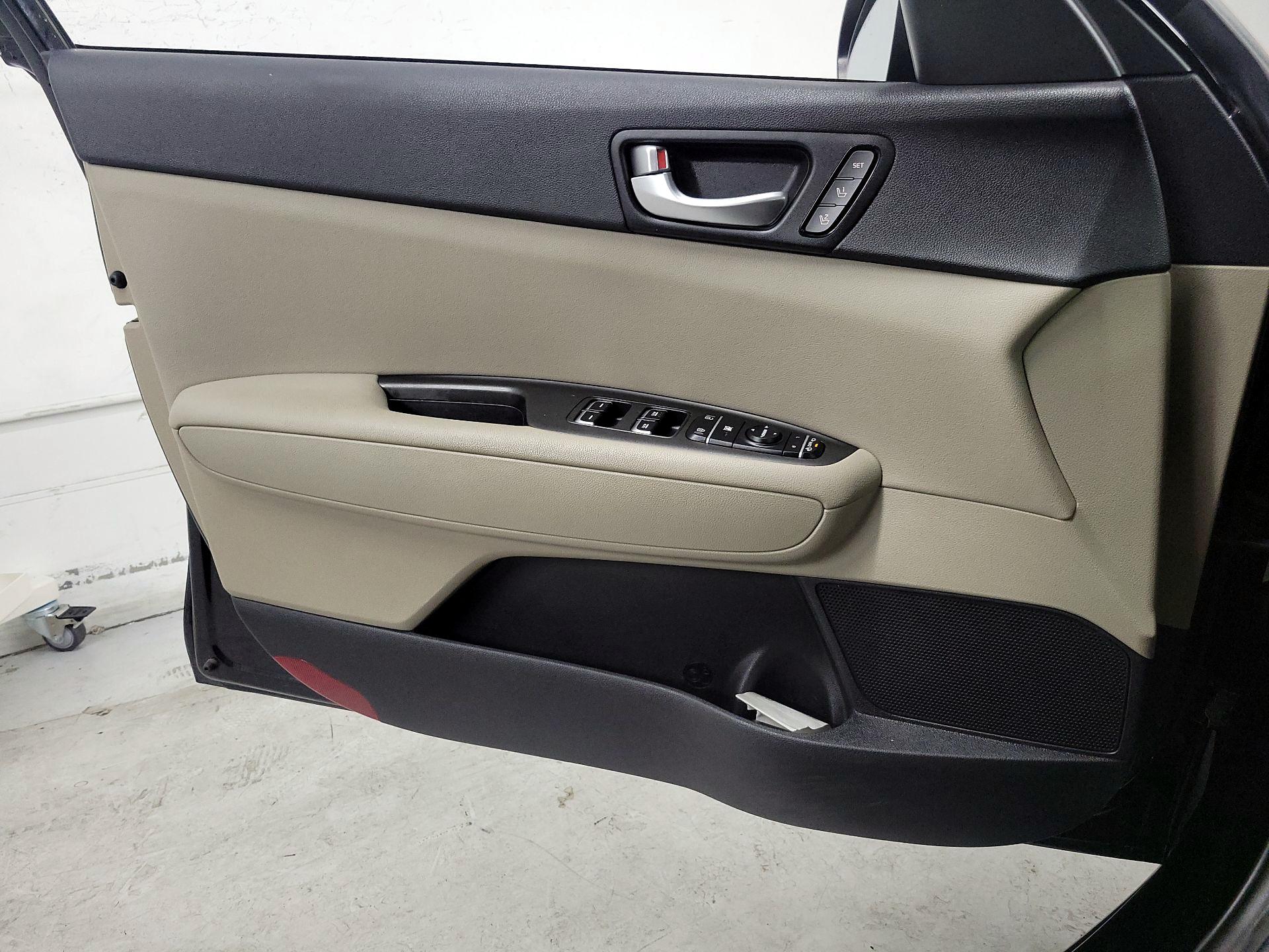 Thumbnail: 2016 Kia Optima - 12