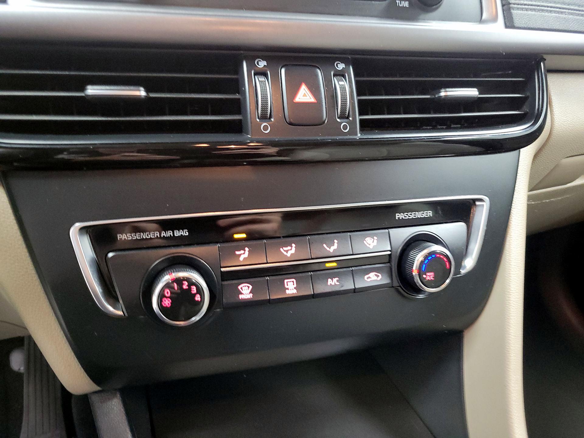 Thumbnail: 2016 Kia Optima - 16