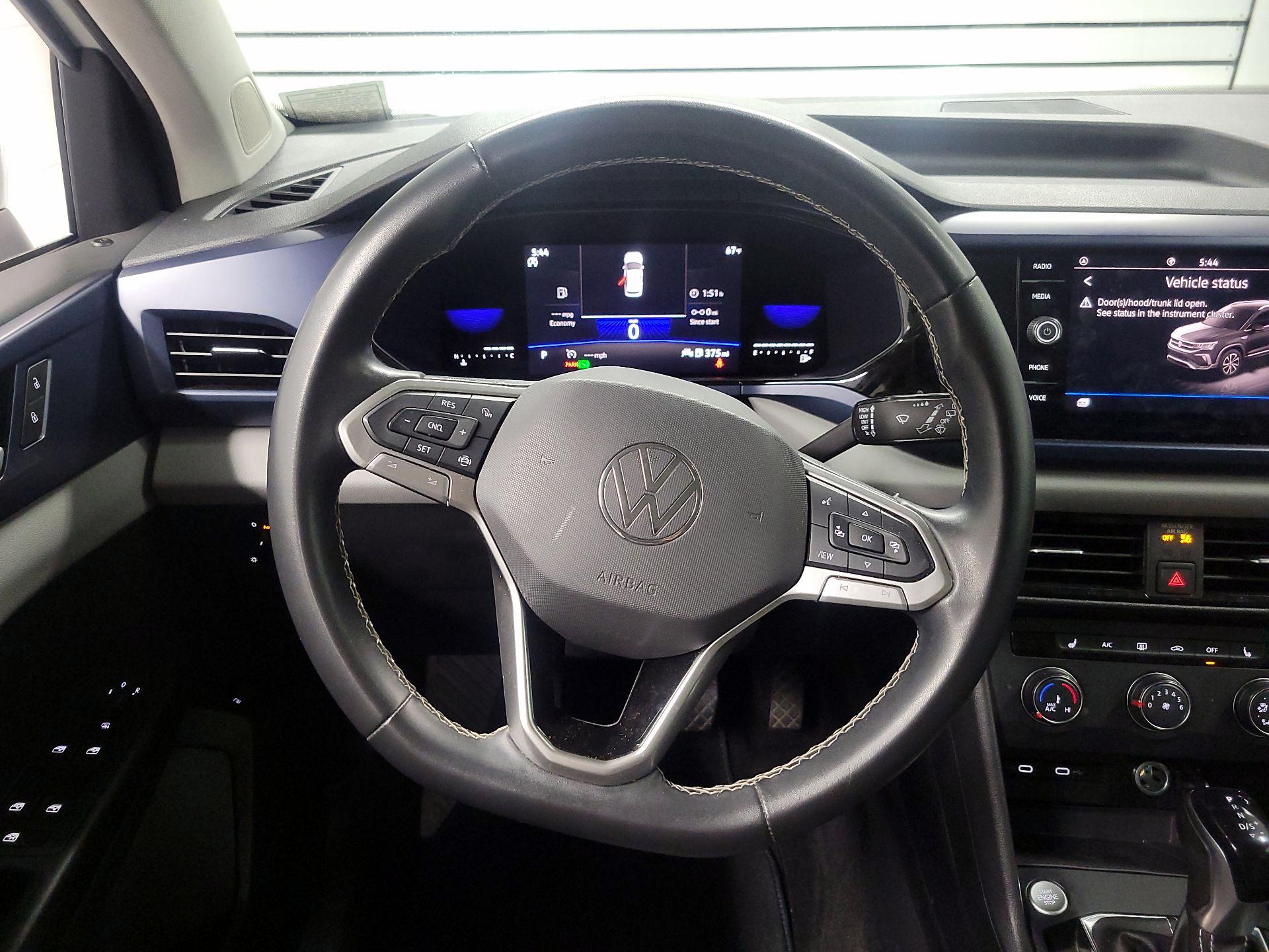 Thumbnail: 2022 Volkswagen Taos - 10
