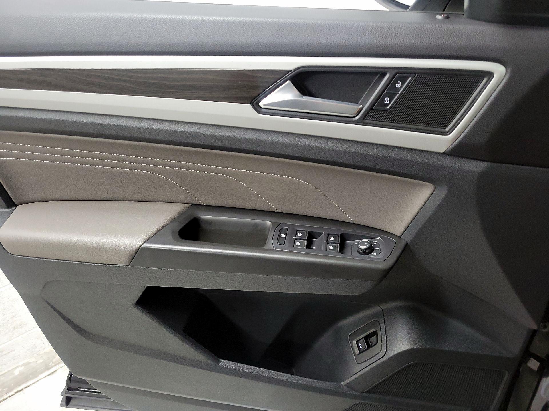 Thumbnail: 2022 Volkswagen Atlas - 12