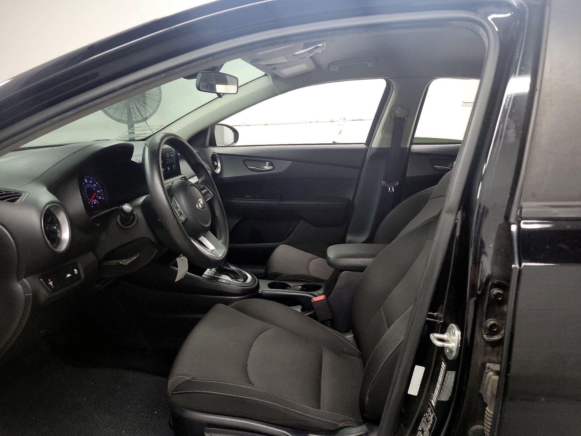 Thumbnail: 2019 Kia Forte - 11