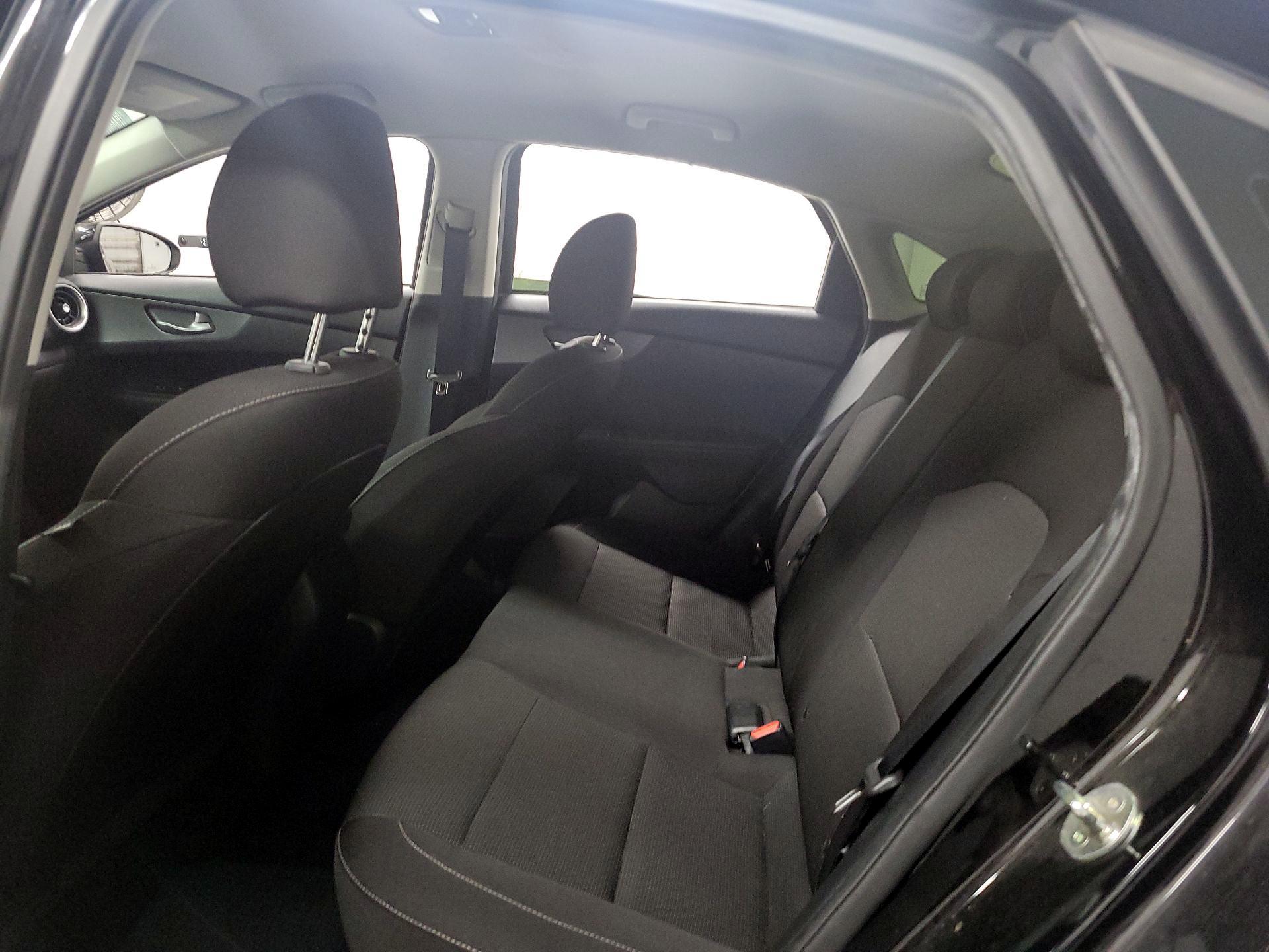 Thumbnail: 2019 Kia Forte - 17