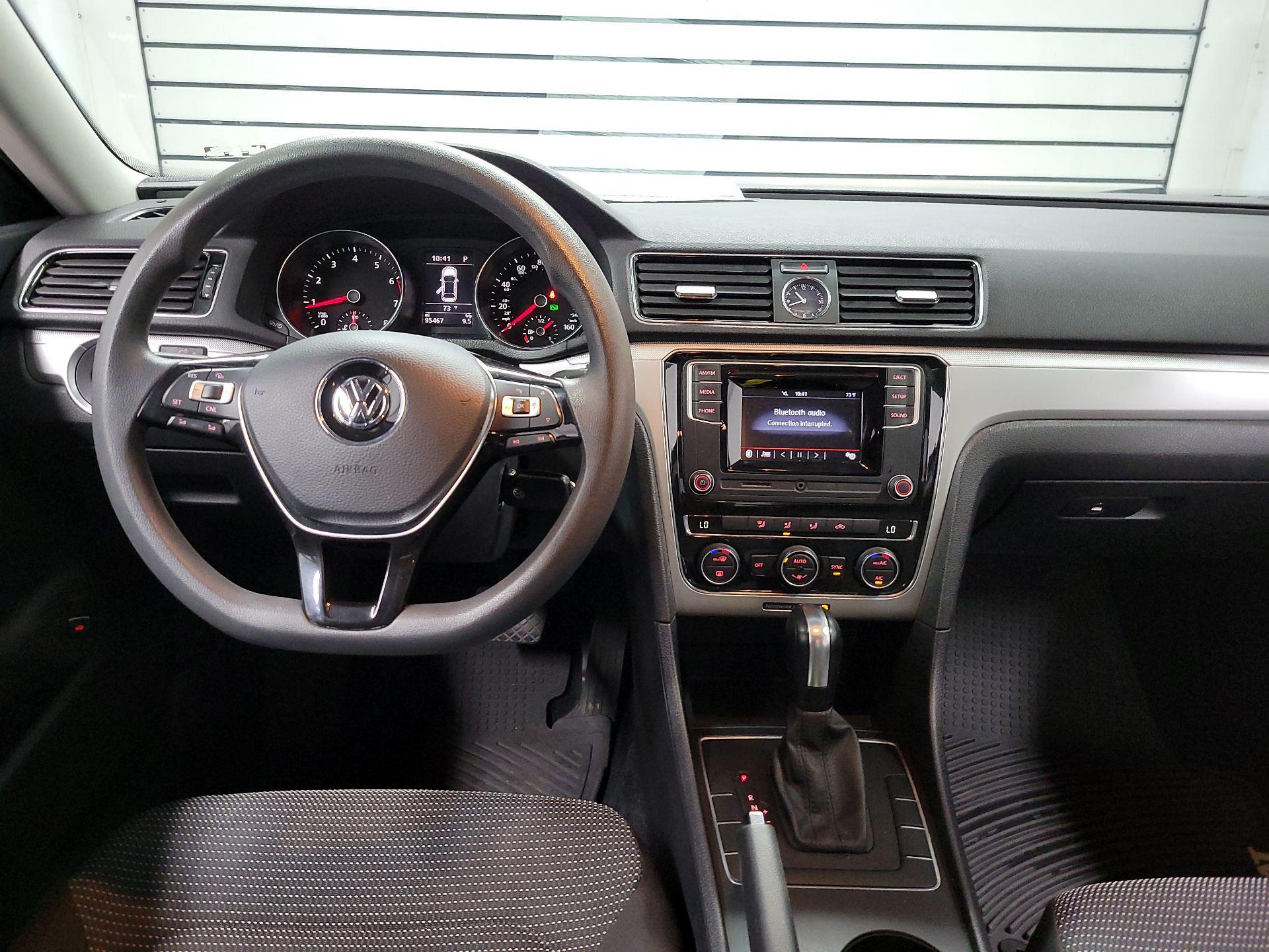 Thumbnail: 2016 Volkswagen Passat - 9