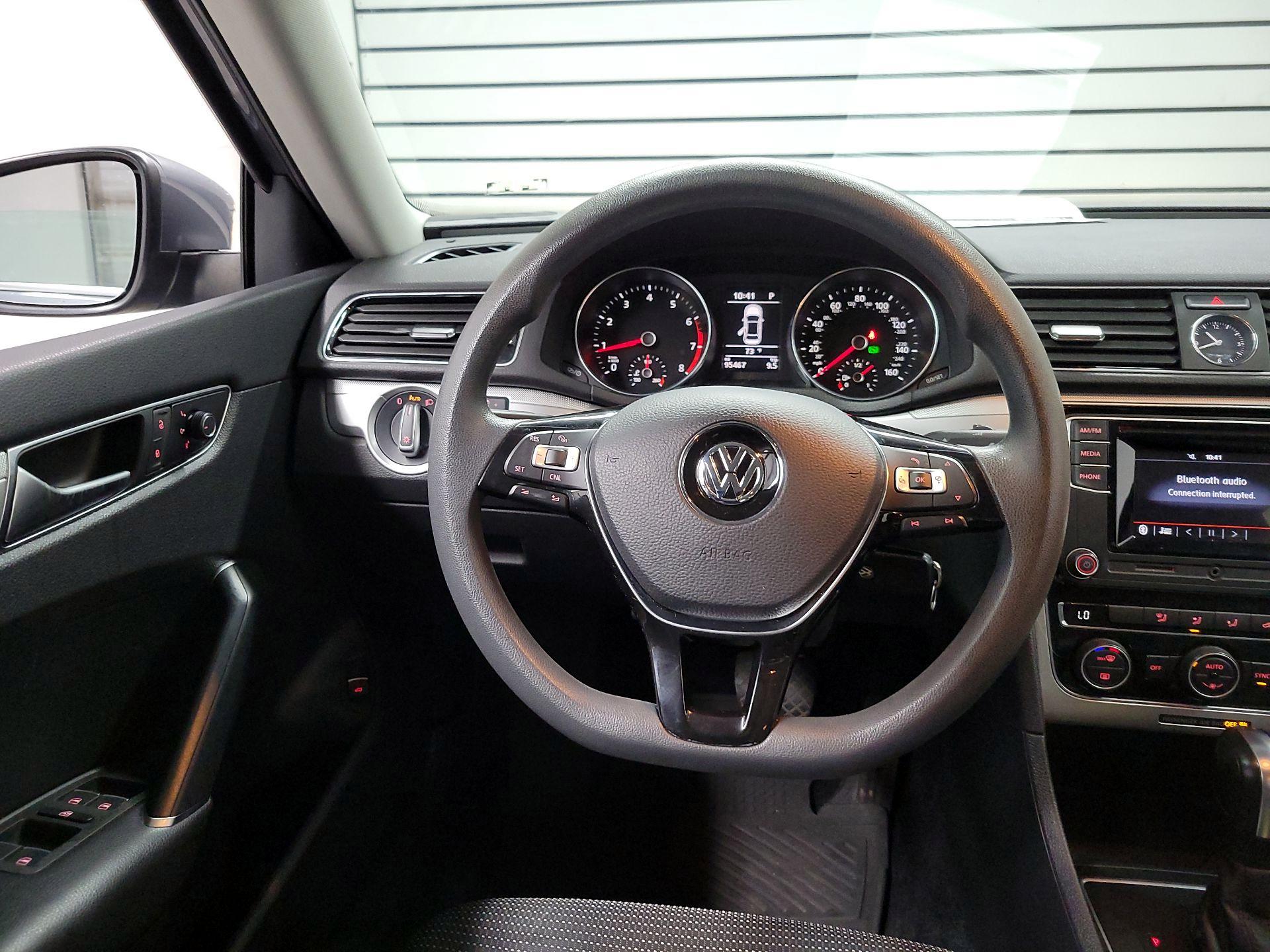 Thumbnail: 2016 Volkswagen Passat - 10