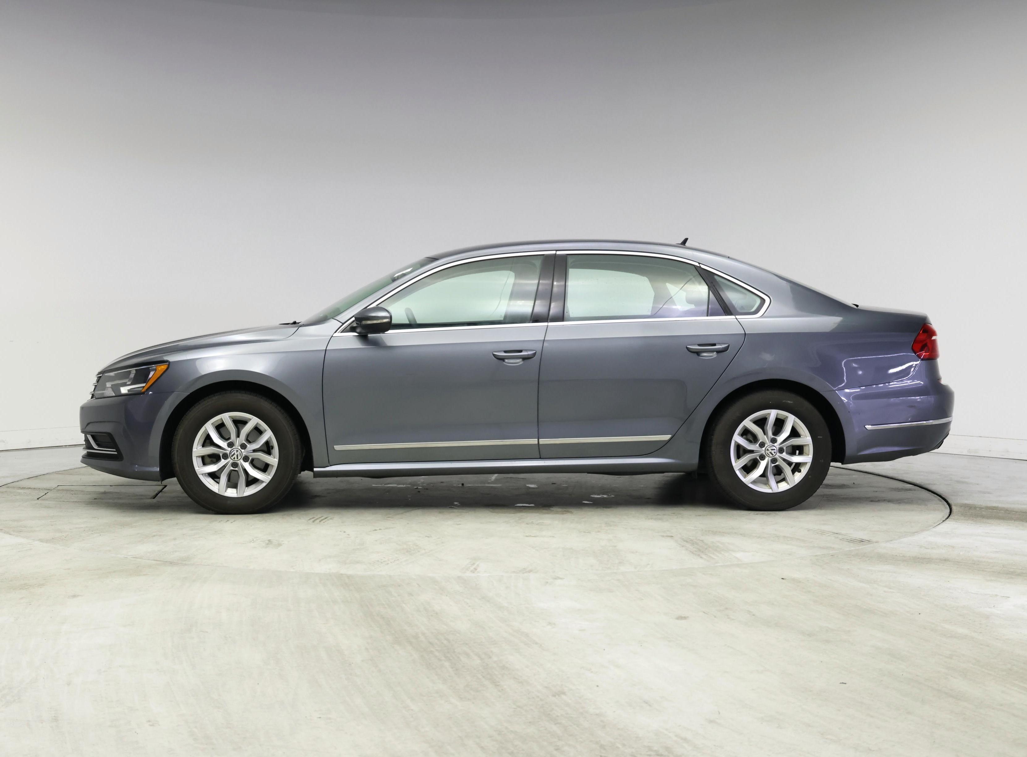 Thumbnail: 2016 Volkswagen Passat - 3