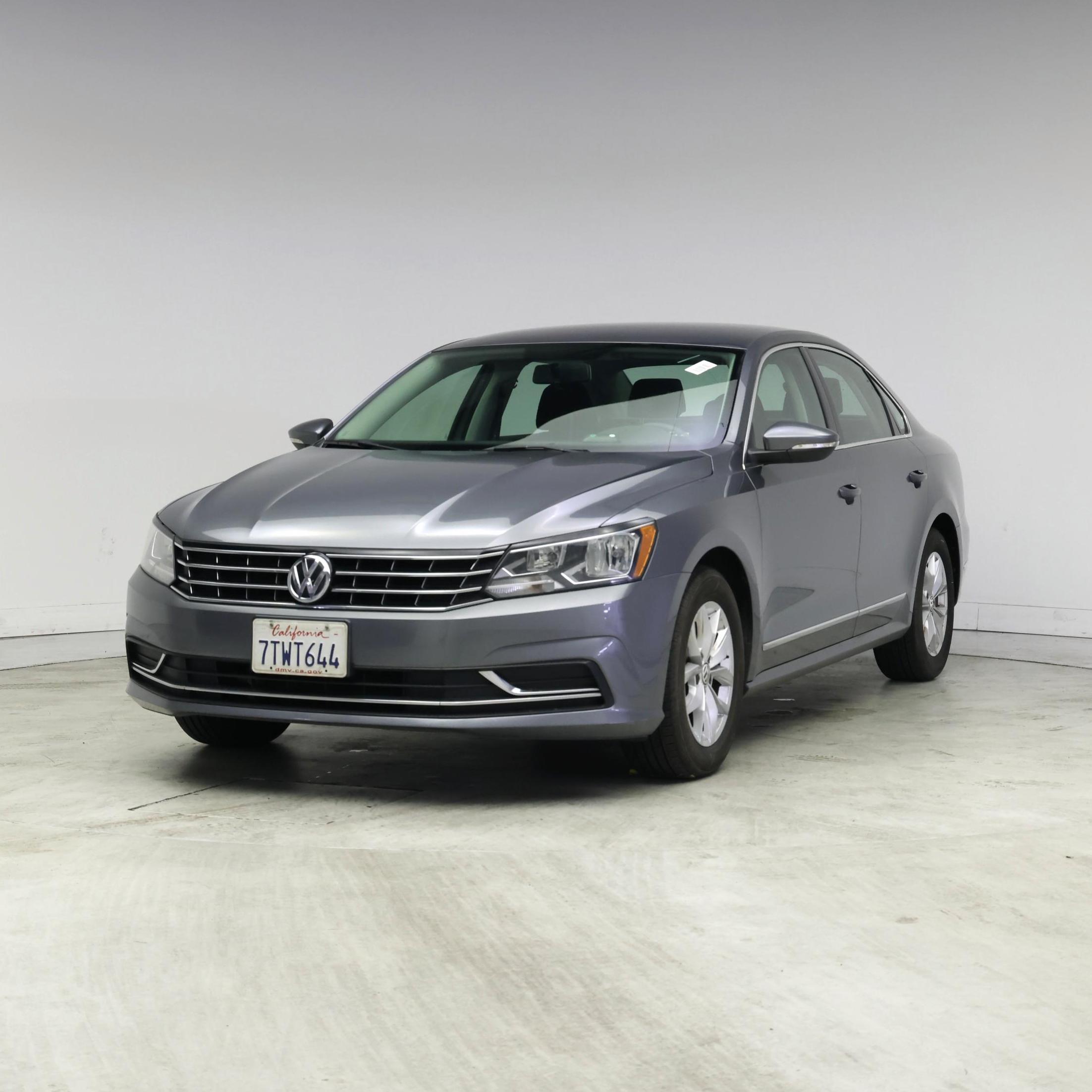 Thumbnail: 2016 Volkswagen Passat - 4