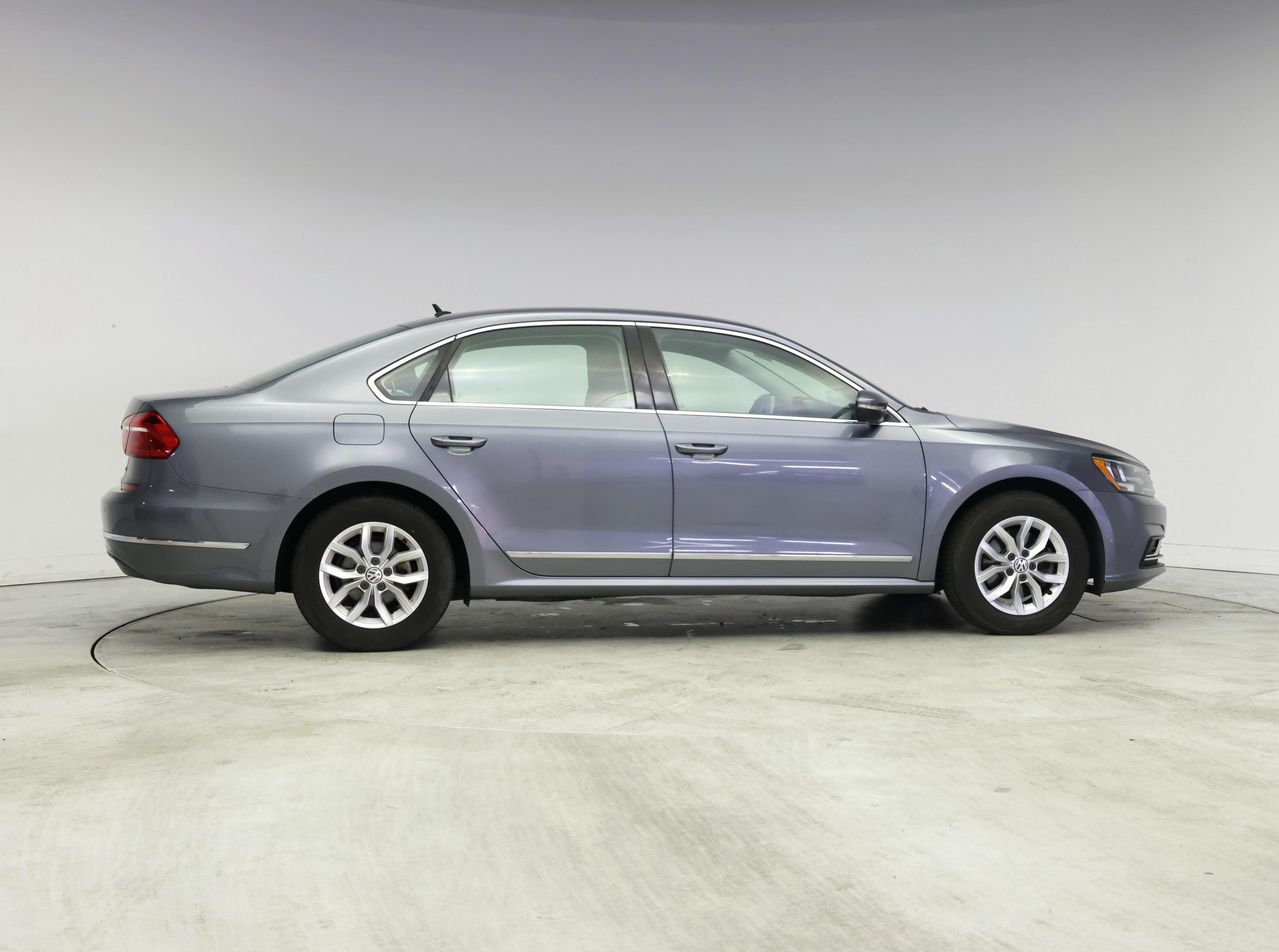 Thumbnail: 2016 Volkswagen Passat - 7