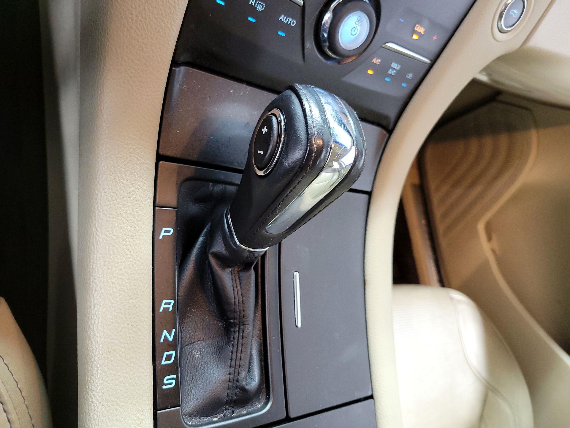 Thumbnail: 2016 Ford Taurus - 16