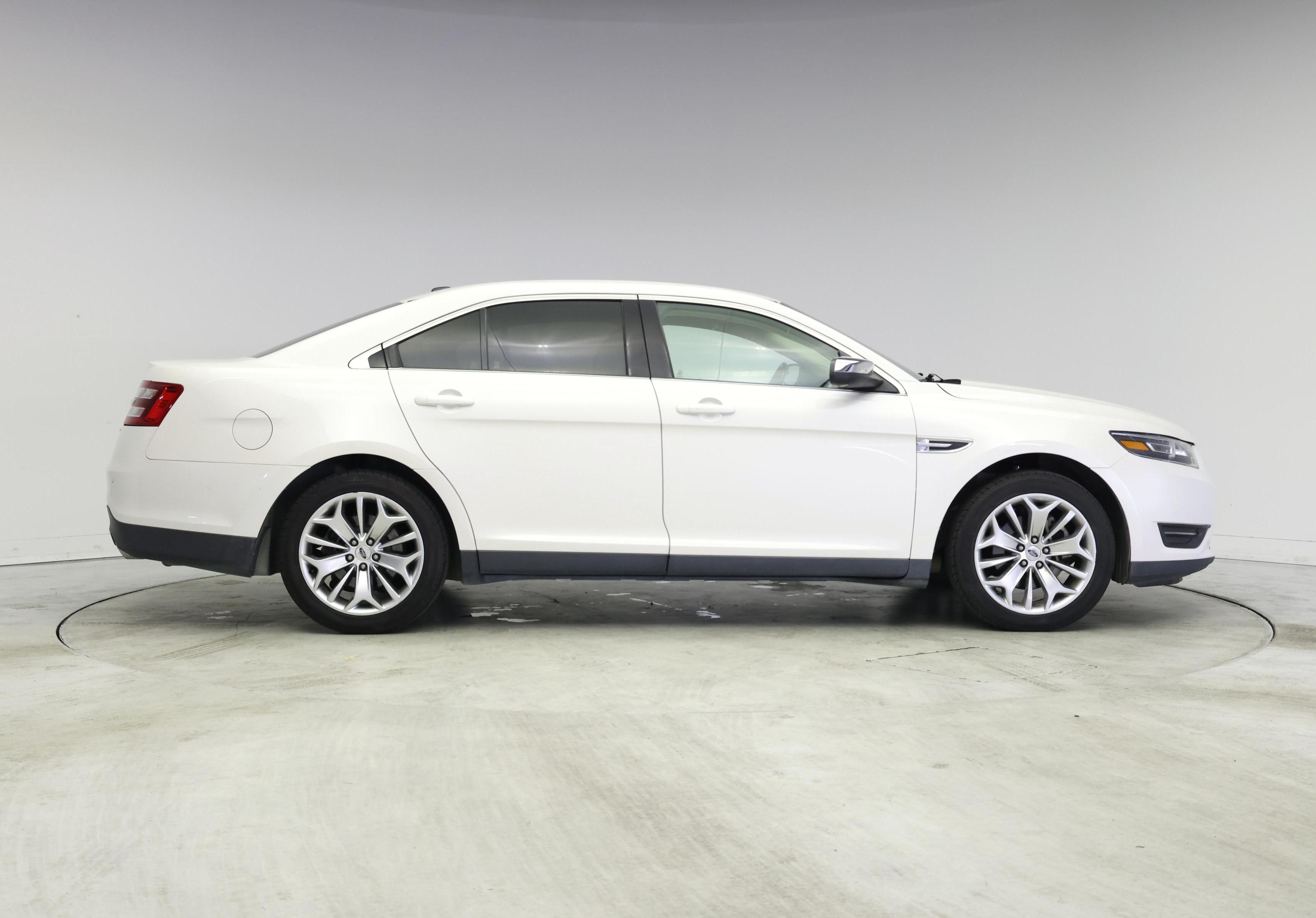 Thumbnail: 2016 Ford Taurus - 7