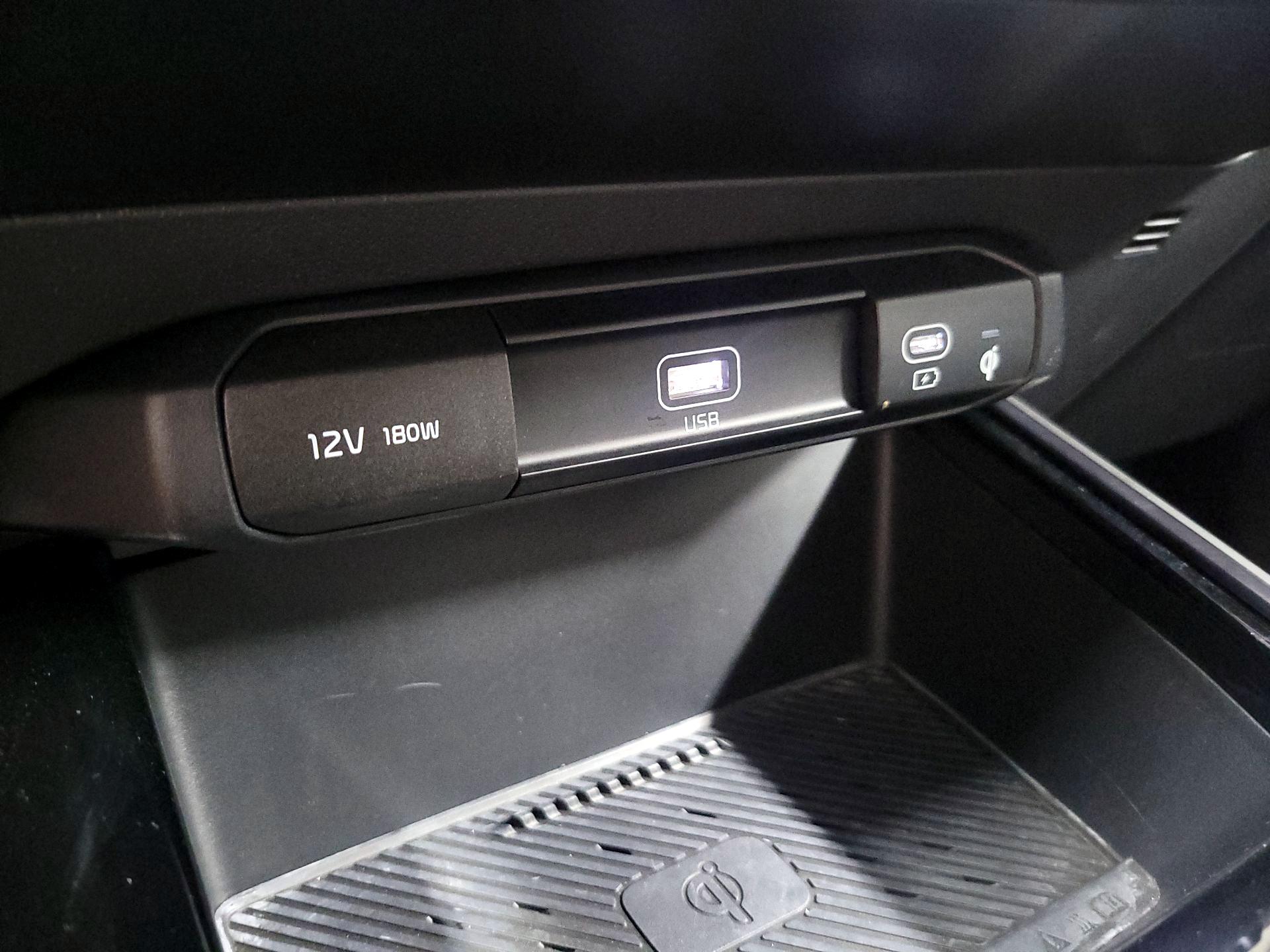 Thumbnail: 2023 Kia Niro - 18