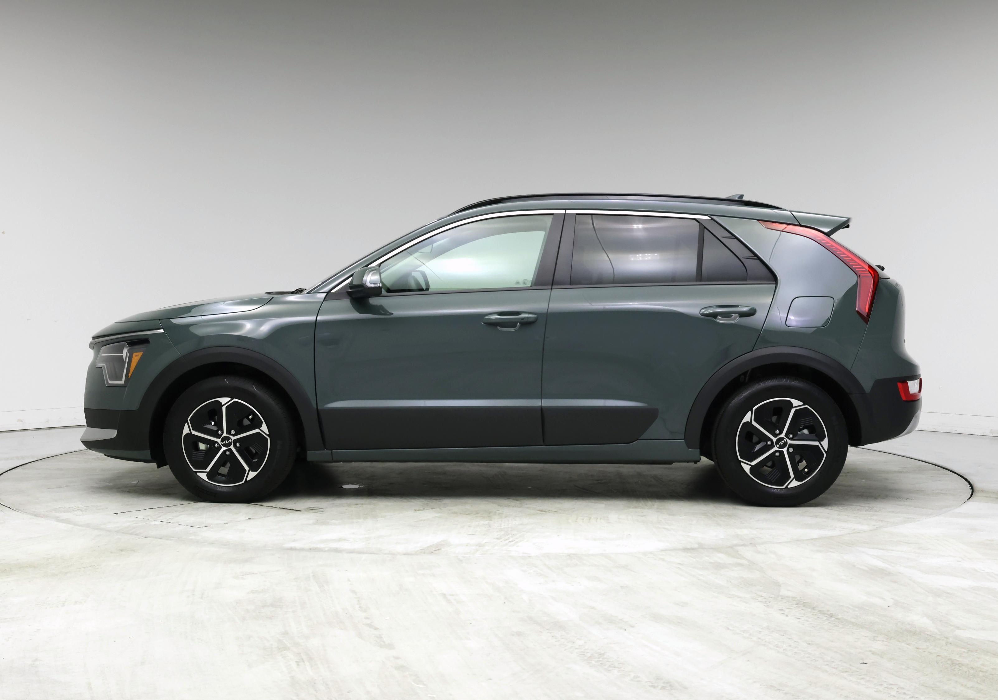 Thumbnail: 2023 Kia Niro - 3