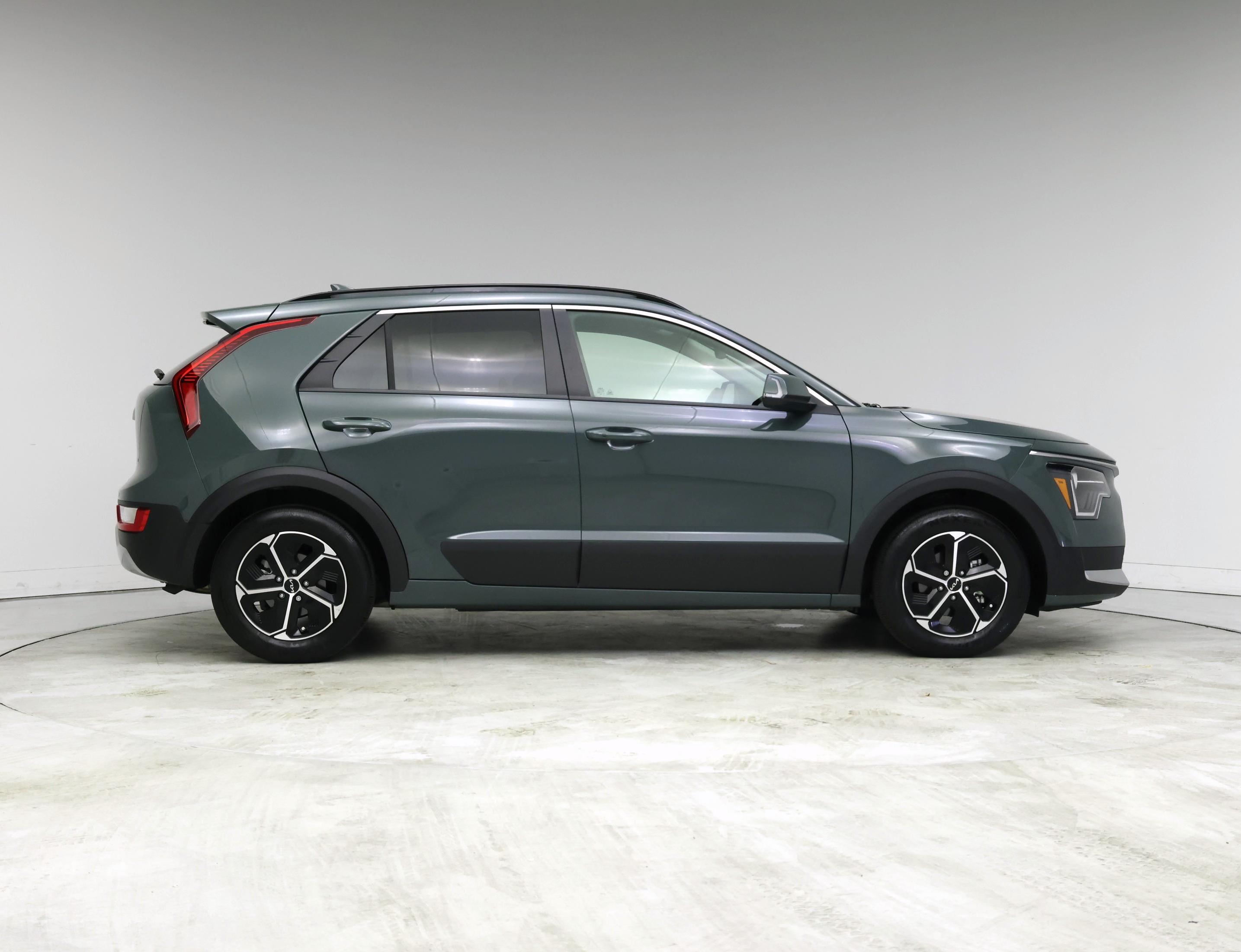 Thumbnail: 2023 Kia Niro - 7