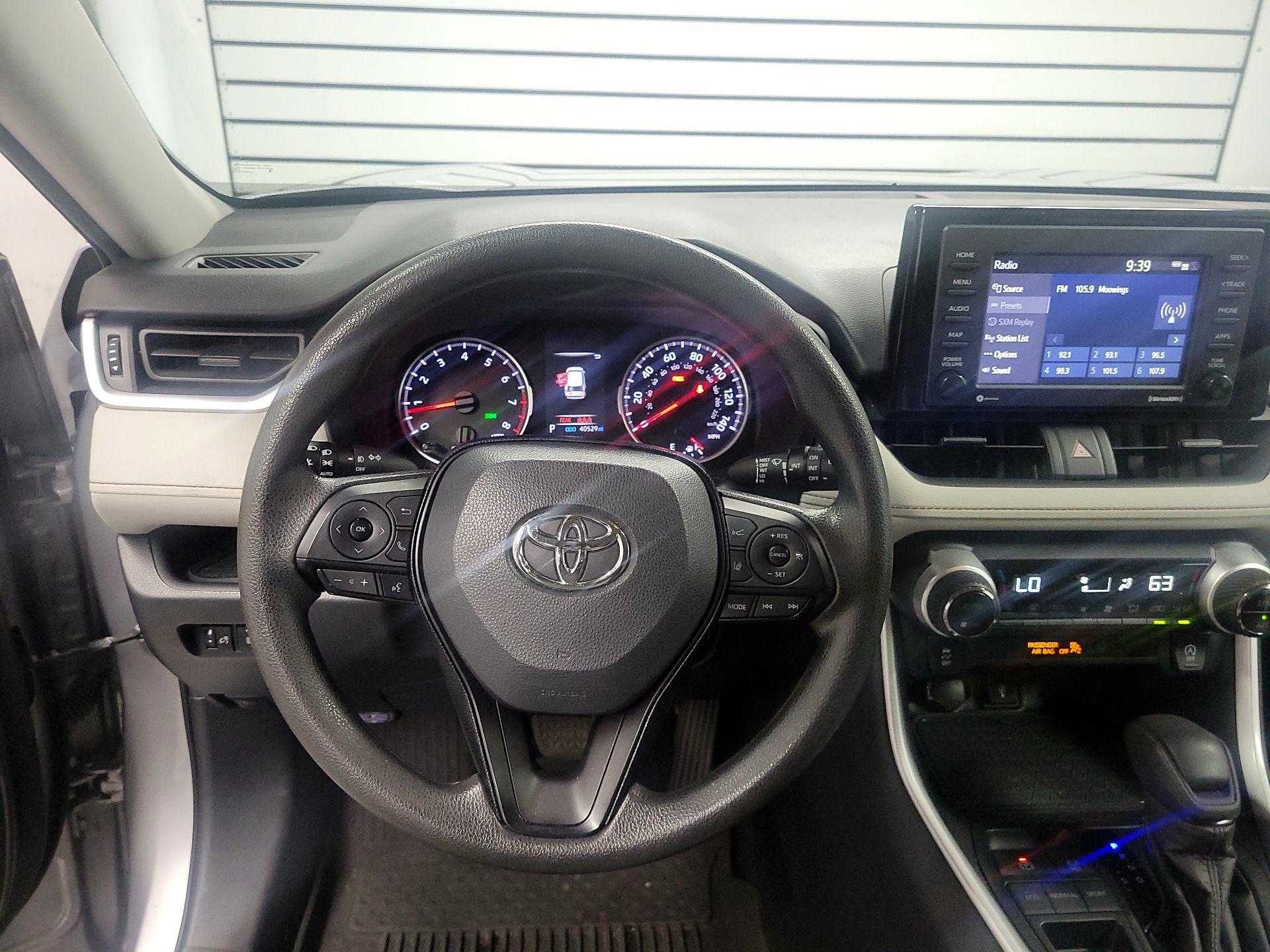 Thumbnail: 2021 Toyota RAV4 - 10