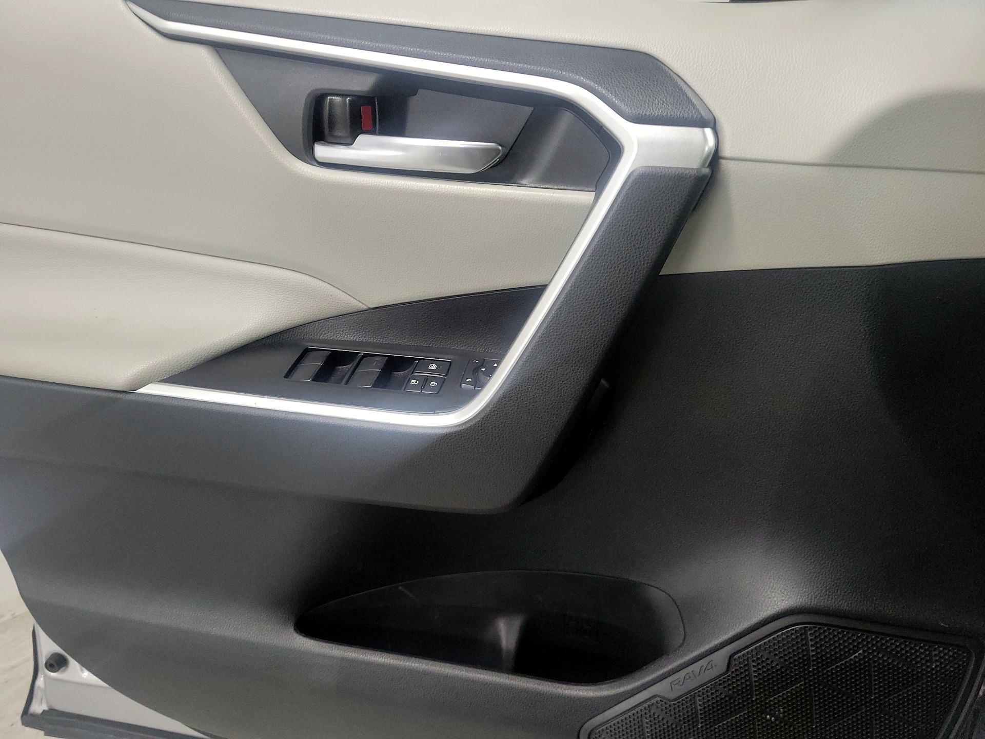 Thumbnail: 2021 Toyota RAV4 - 12