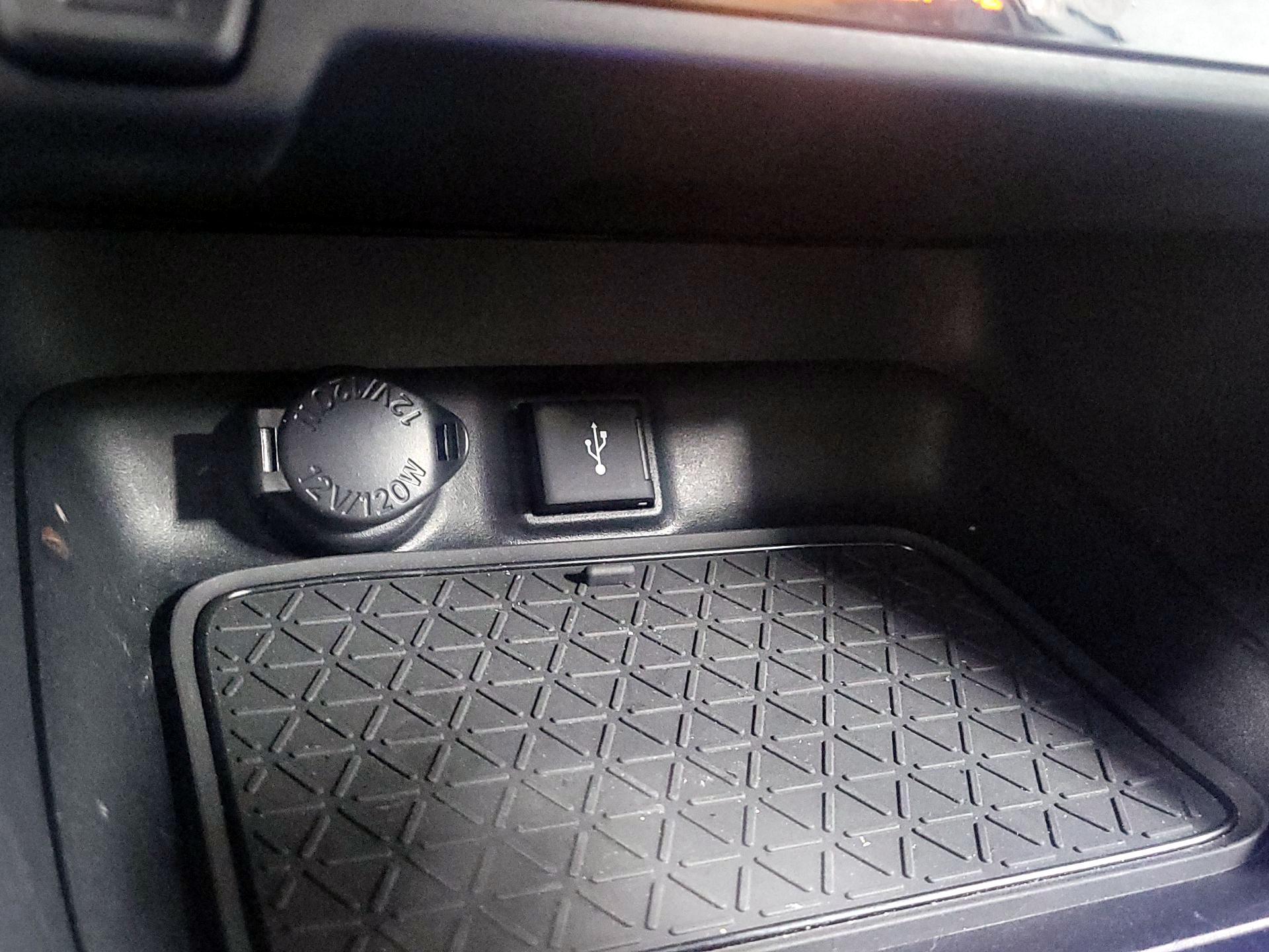 Thumbnail: 2021 Toyota RAV4 - 18