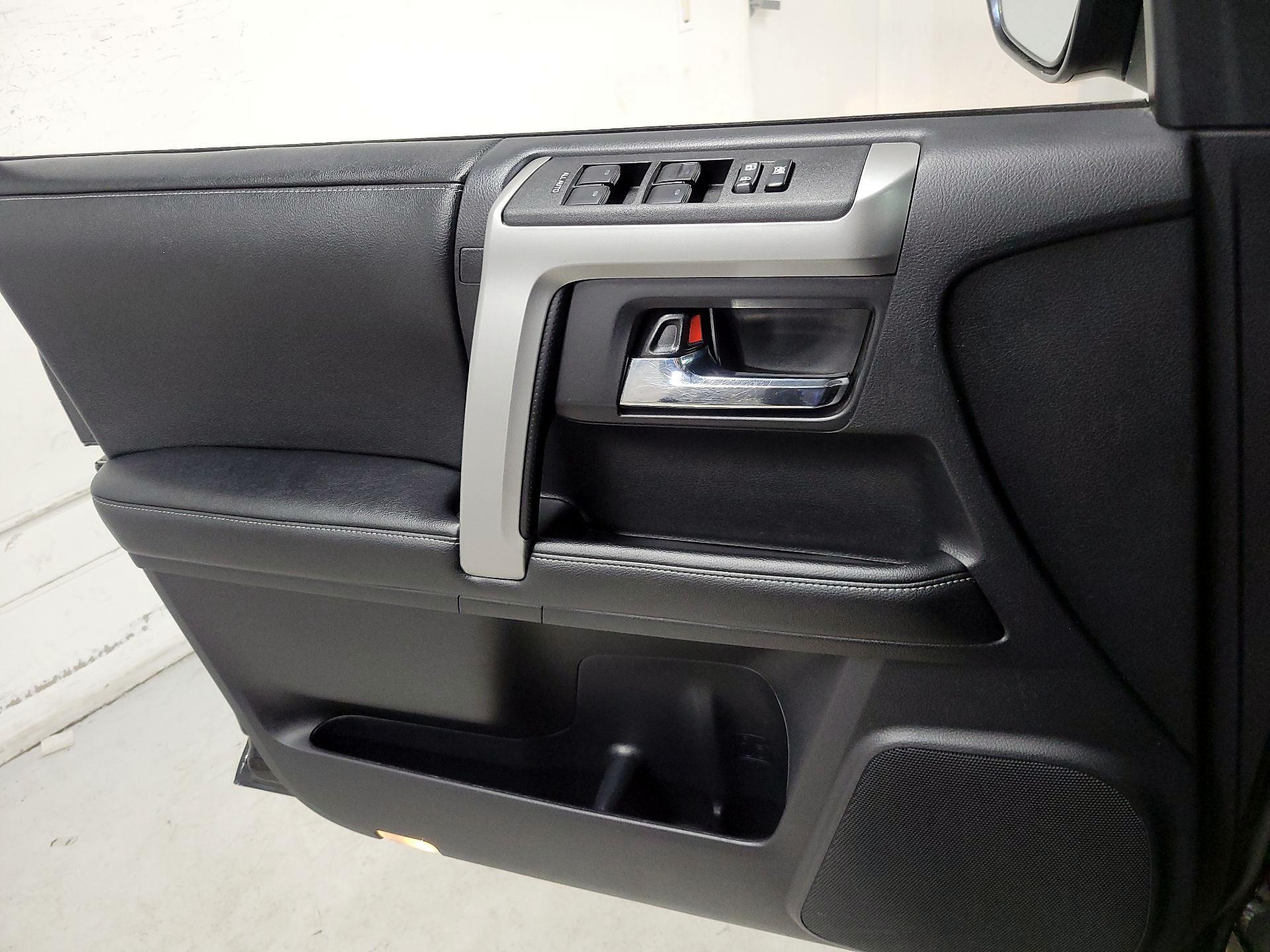 Thumbnail: 2014 Toyota 4Runner - 12