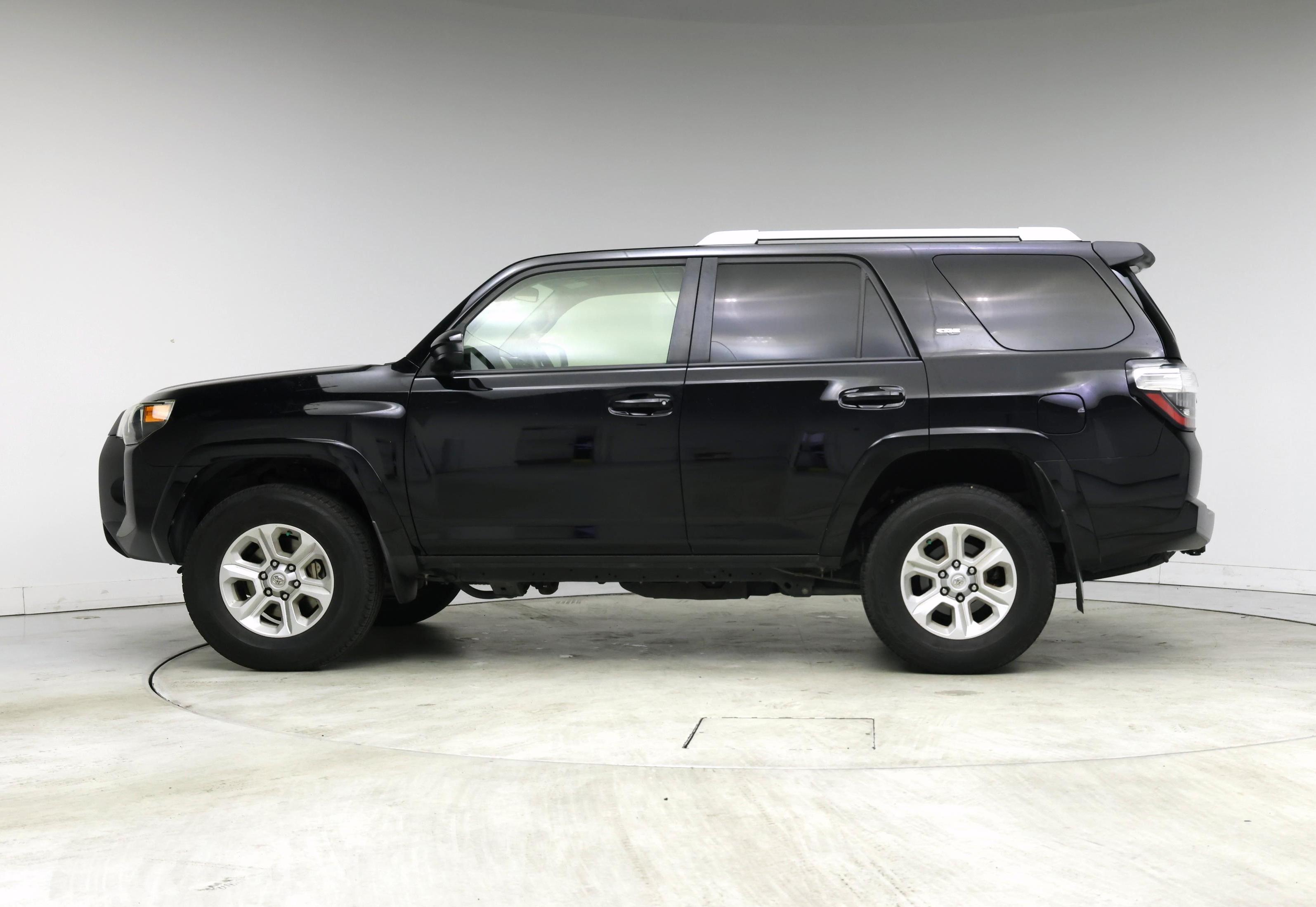 Thumbnail: 2014 Toyota 4Runner - 3